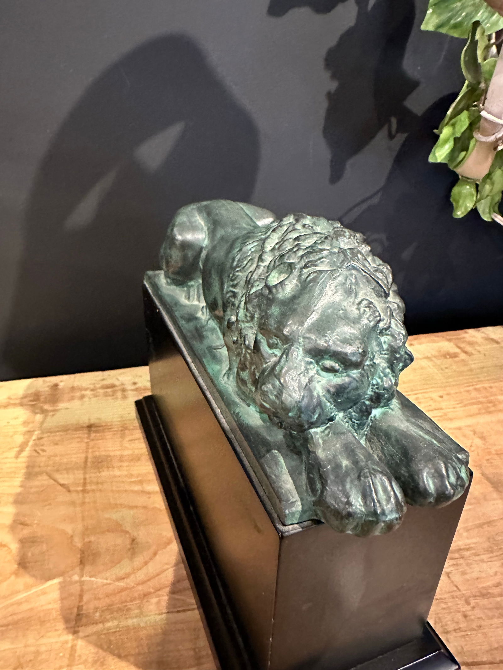1970s Vintage Bronze Lion Desk Sculpture - 6