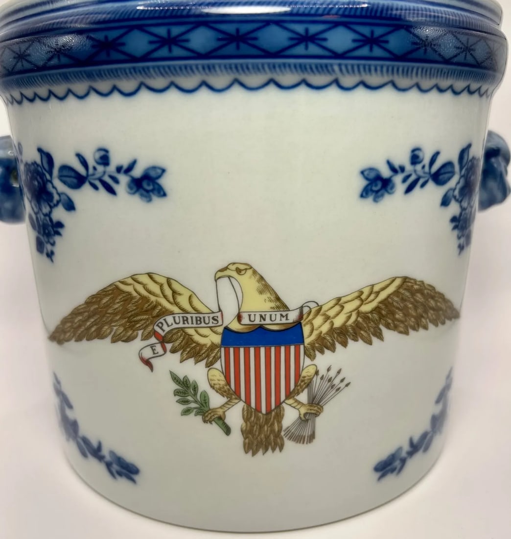 Mottahedeh Chinese Export Style Blue & White Cachepot, 20th Century - 2