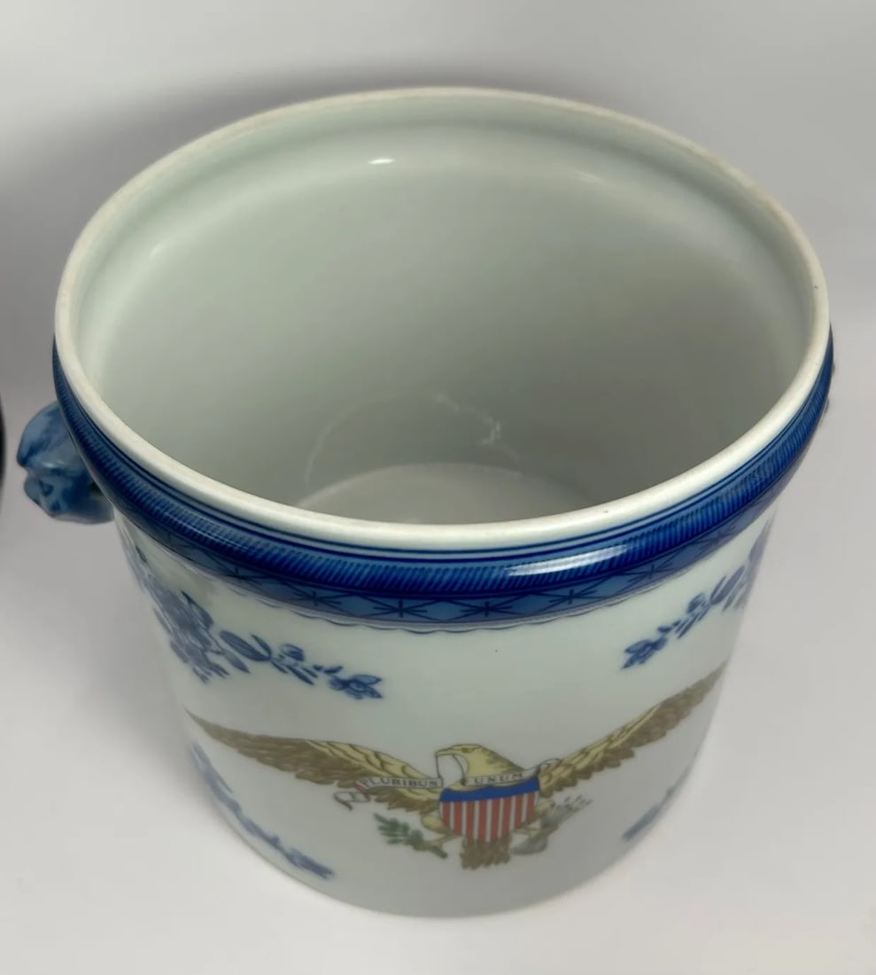 Mottahedeh Chinese Export Style Blue & White Cachepot, 20th Century - 4