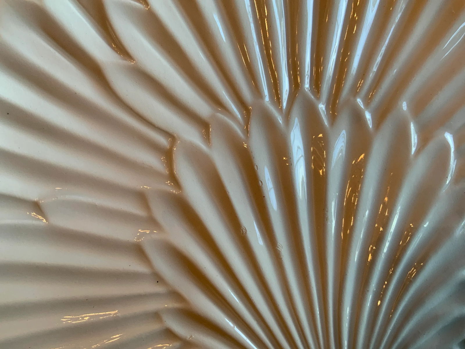 1970s Italian Majolica White Shell Design Scalloped Edged Salad / Dessert or Appetizer Plates- Set o - 7