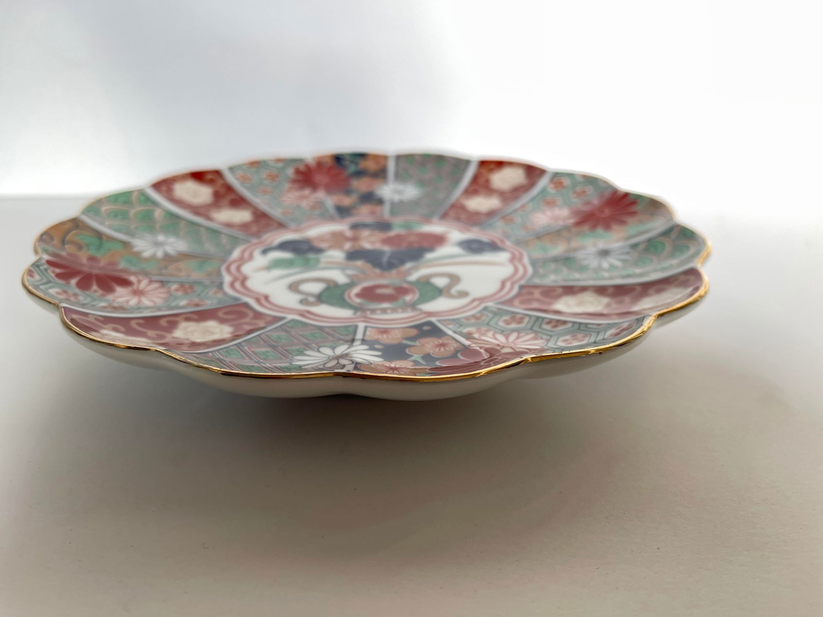 Late 20th Century Signed Japanese Imari Scalloped Plate With Floral Design - 11