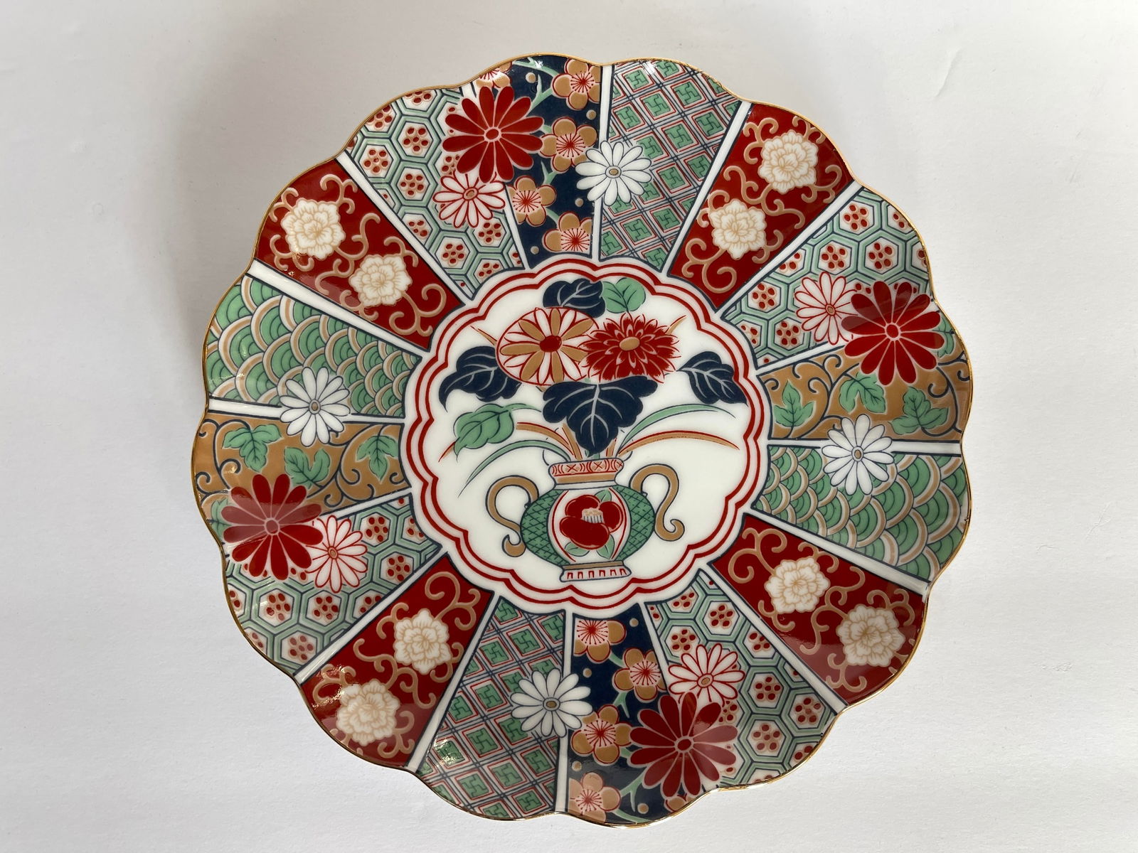 Late 20th Century Signed Japanese Imari Scalloped Plate With Floral Design - 12