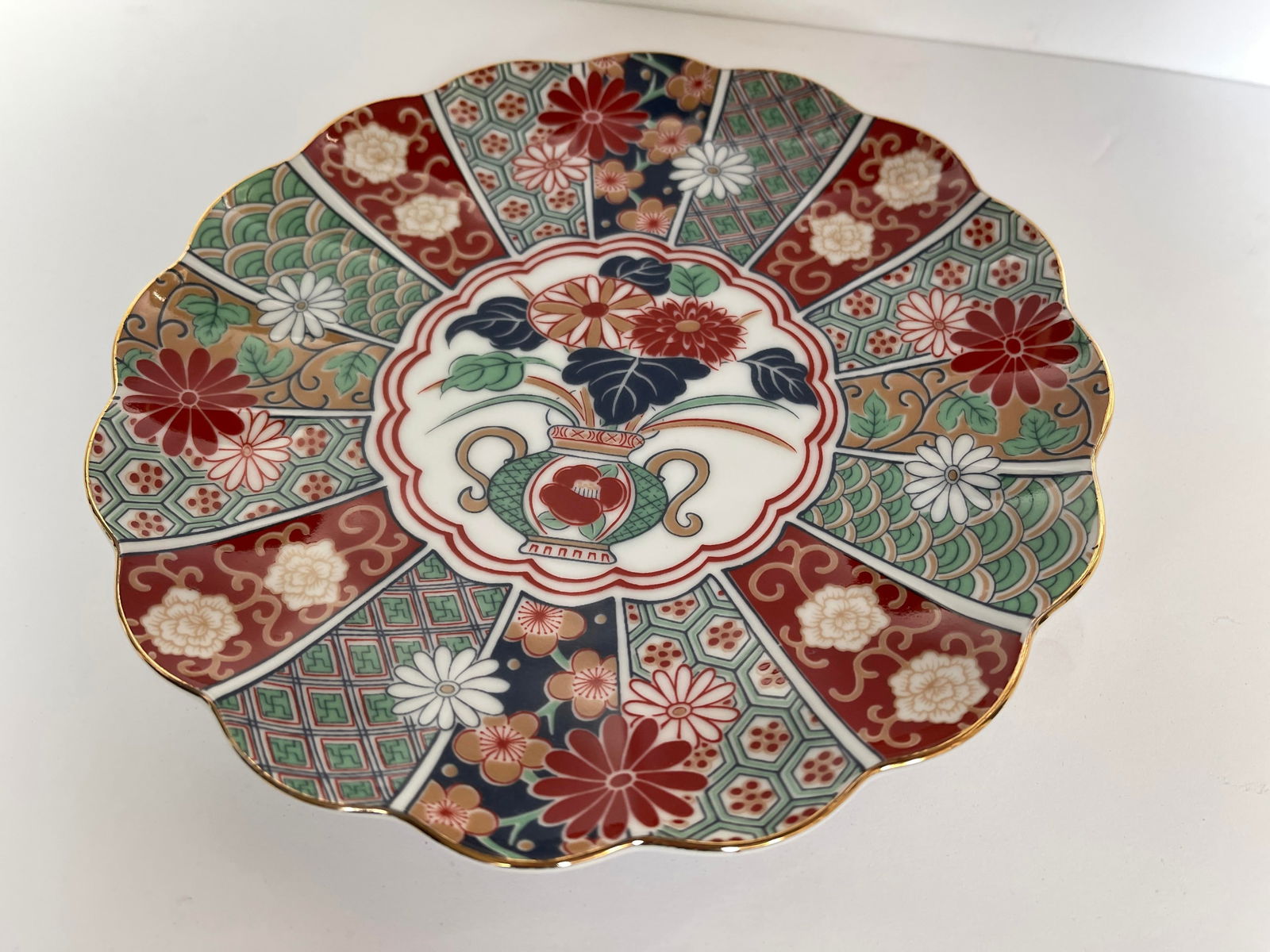 Late 20th Century Signed Japanese Imari Scalloped Plate With Floral Design - 2