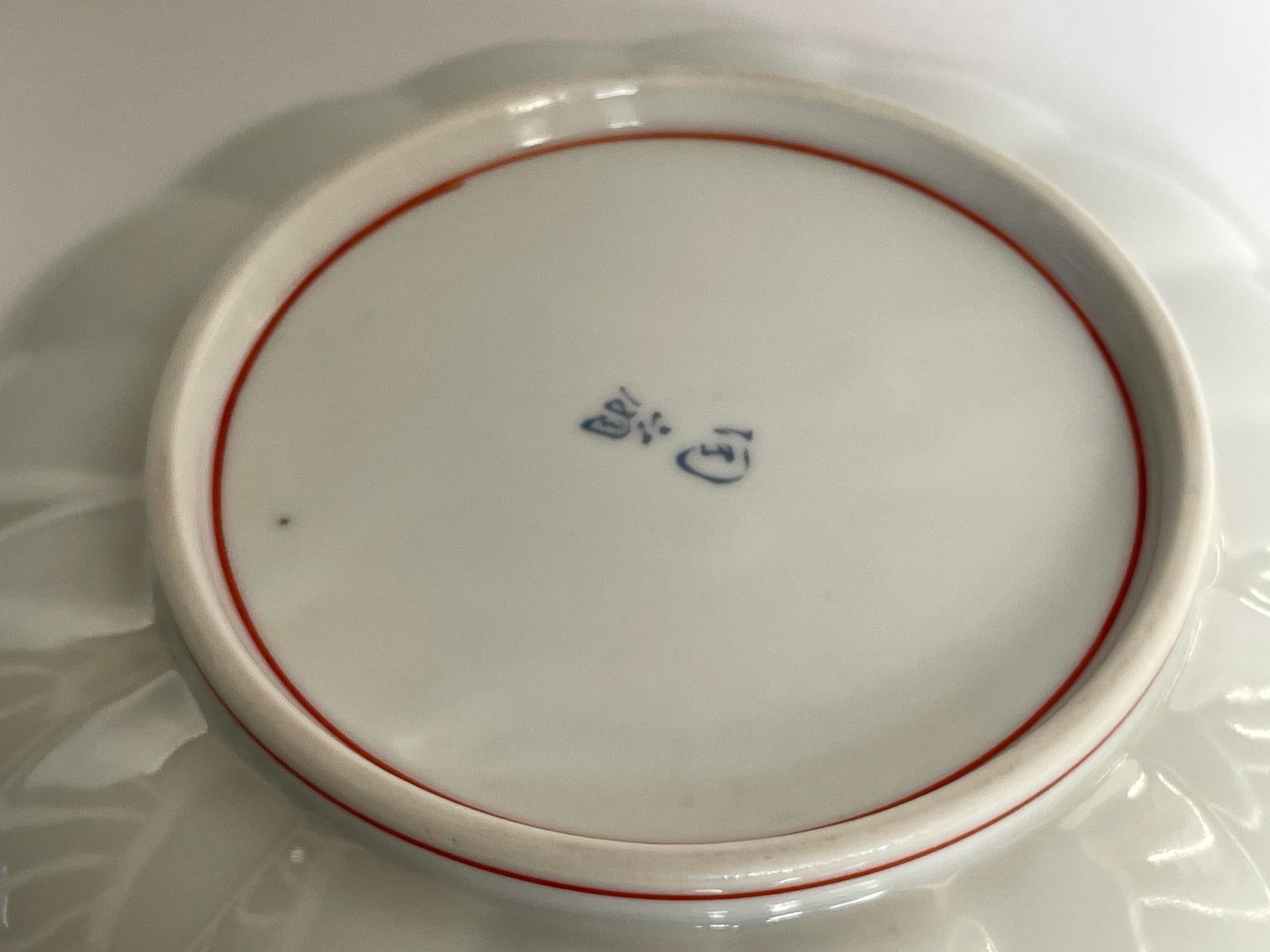Late 20th Century Signed Japanese Imari Scalloped Plate With Floral Design - 8