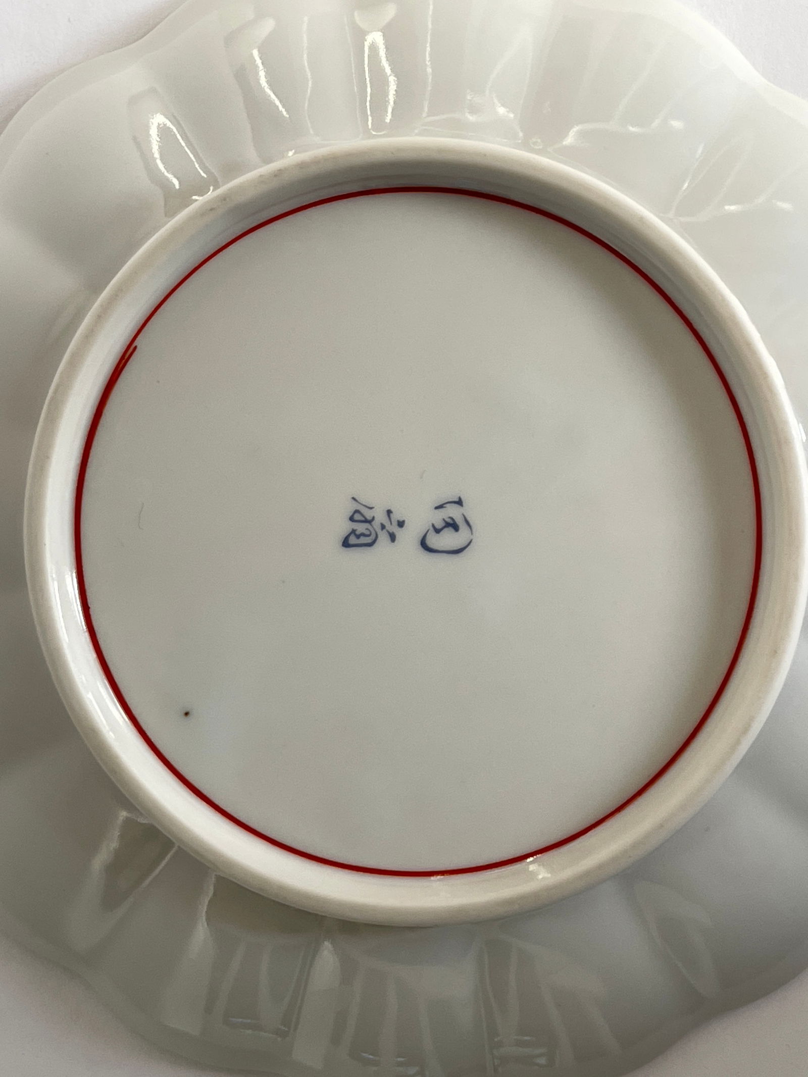 Late 20th Century Signed Japanese Imari Scalloped Plate With Floral Design - 9