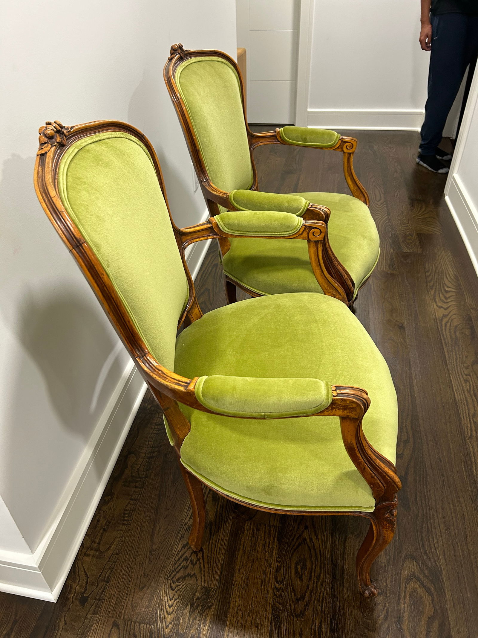 Antique French Louis XV Style Pair of Carved Bergere Armchairs - 5