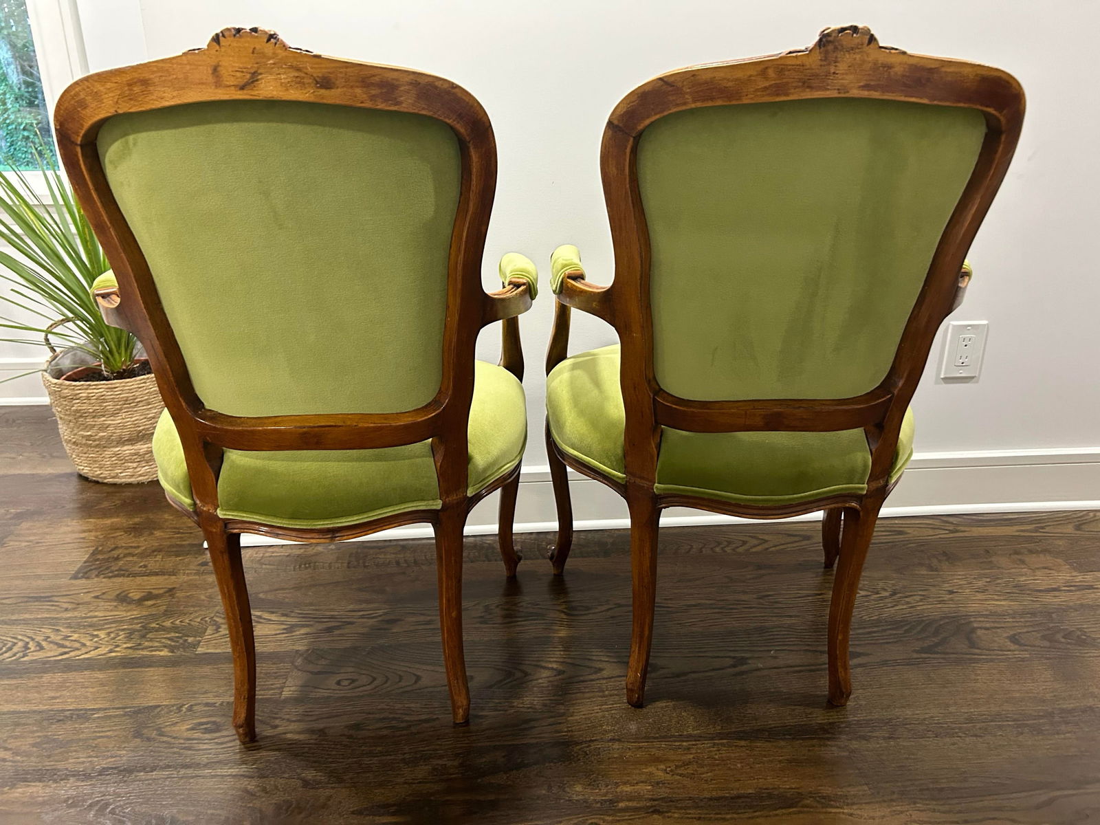 Antique French Louis XV Style Pair of Carved Bergere Armchairs - 7