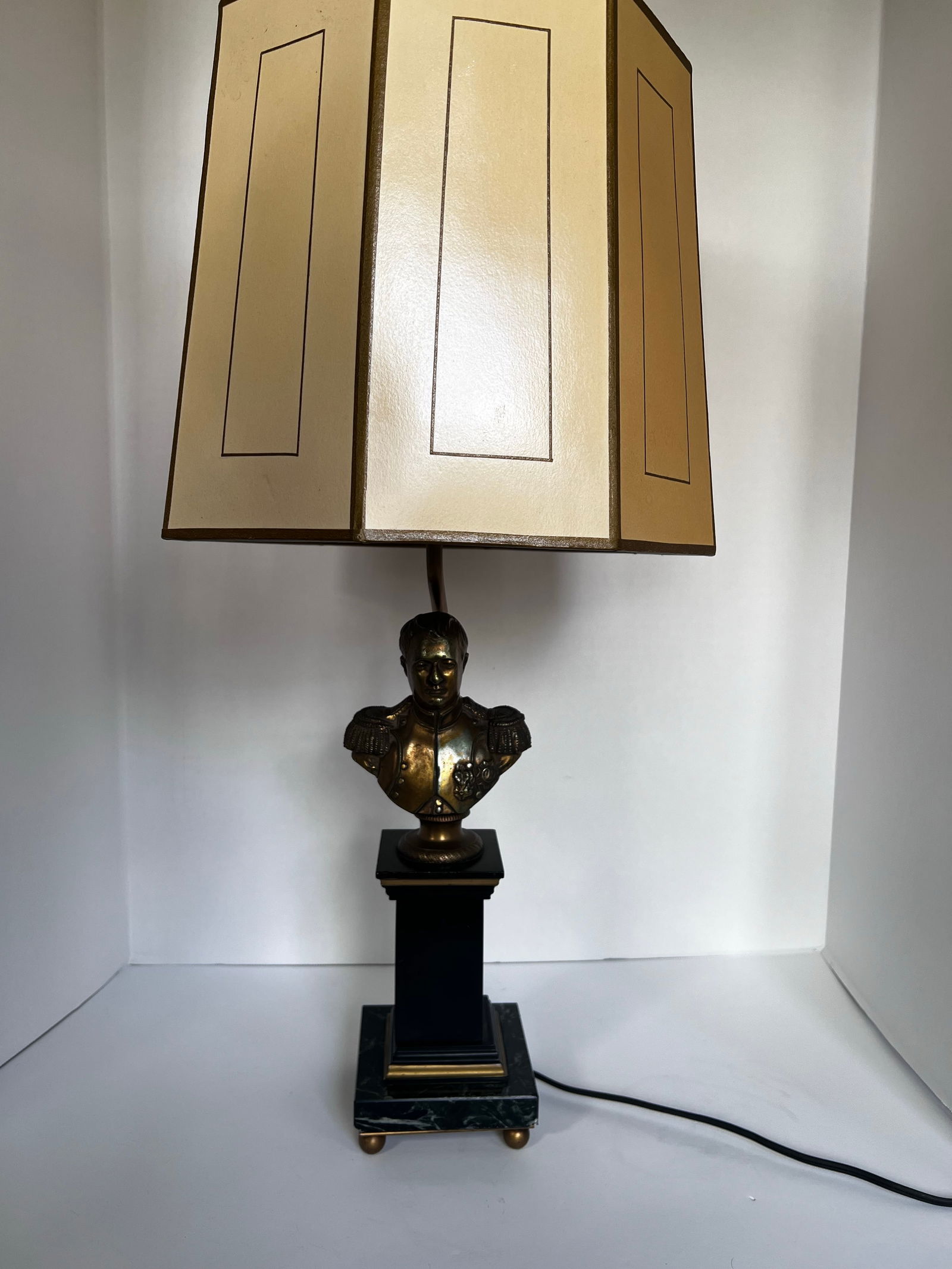Early 20th Century Napoleon Bust Brass and Marble Table Lamp - 2