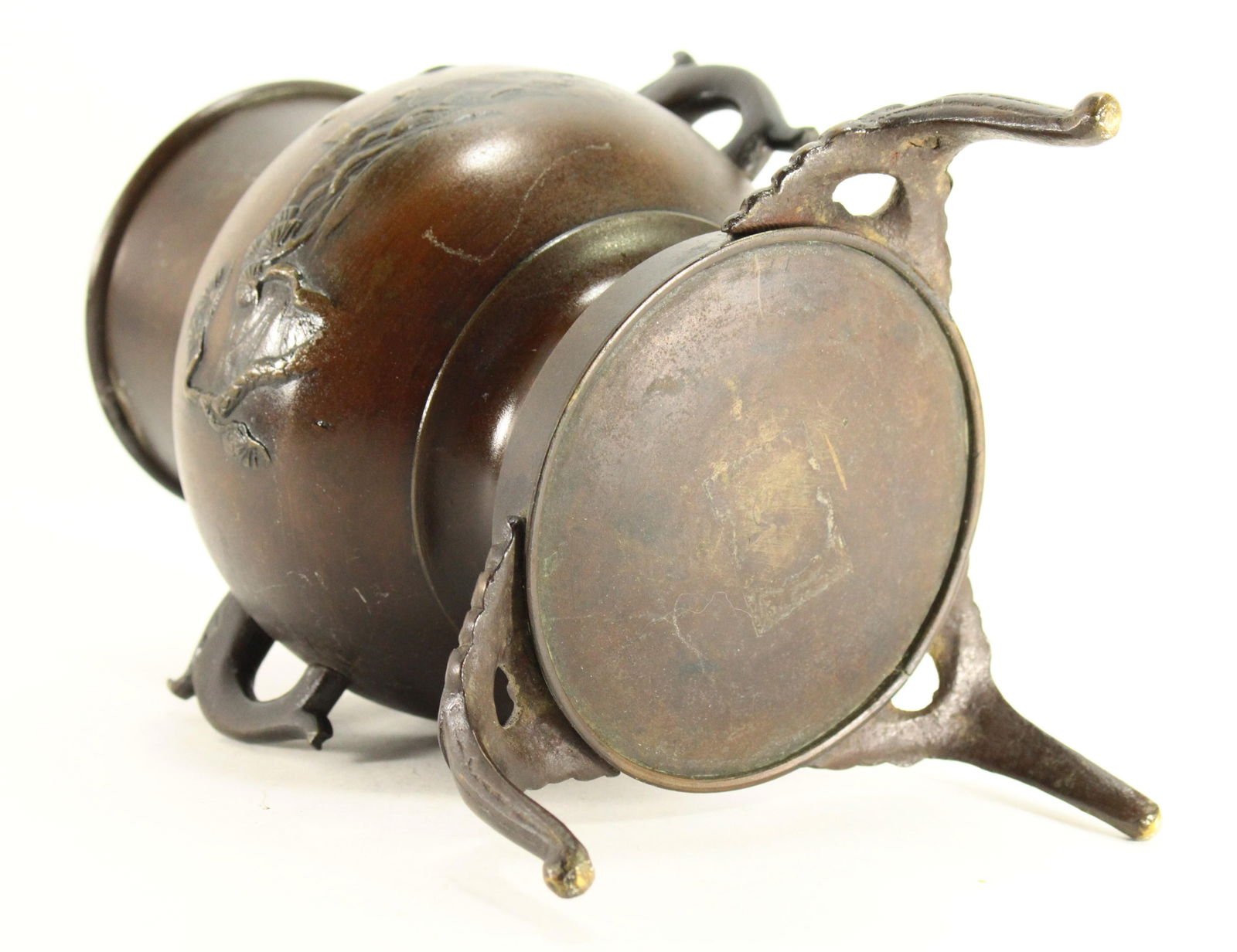 Early 20th Century Meiji Japanese Bronze Ikebana Usubata Vase on Tripod With Landscape - 11