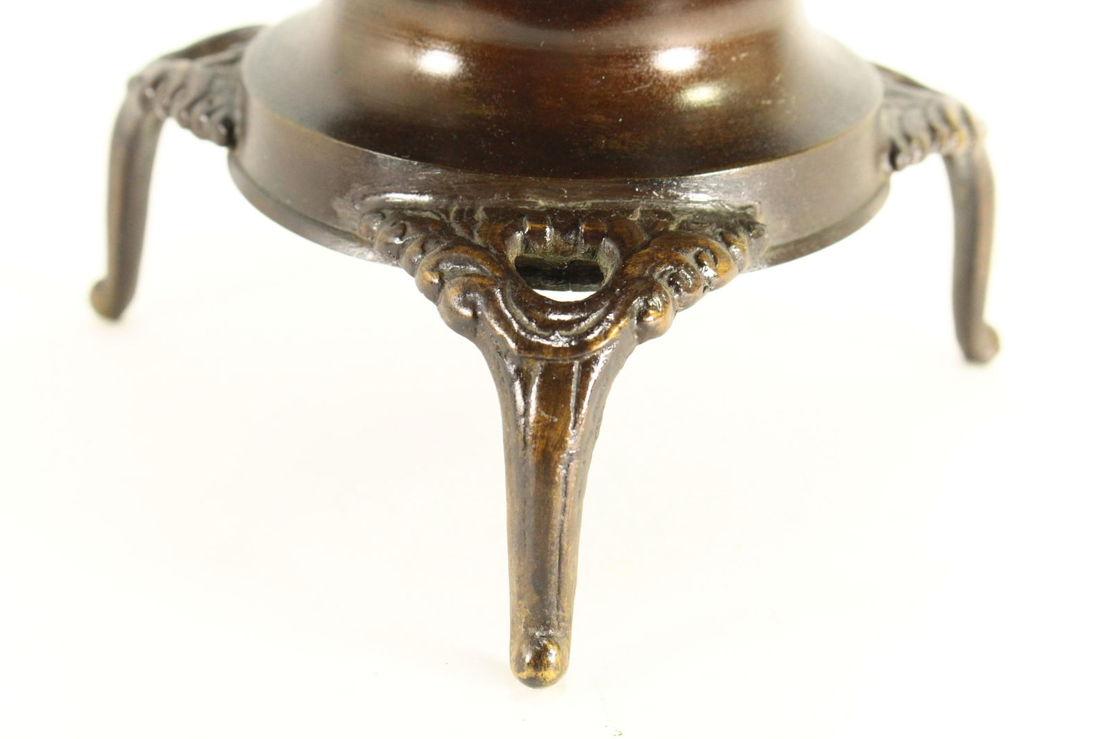 Early 20th Century Meiji Japanese Bronze Ikebana Usubata Vase on Tripod With Landscape - 12