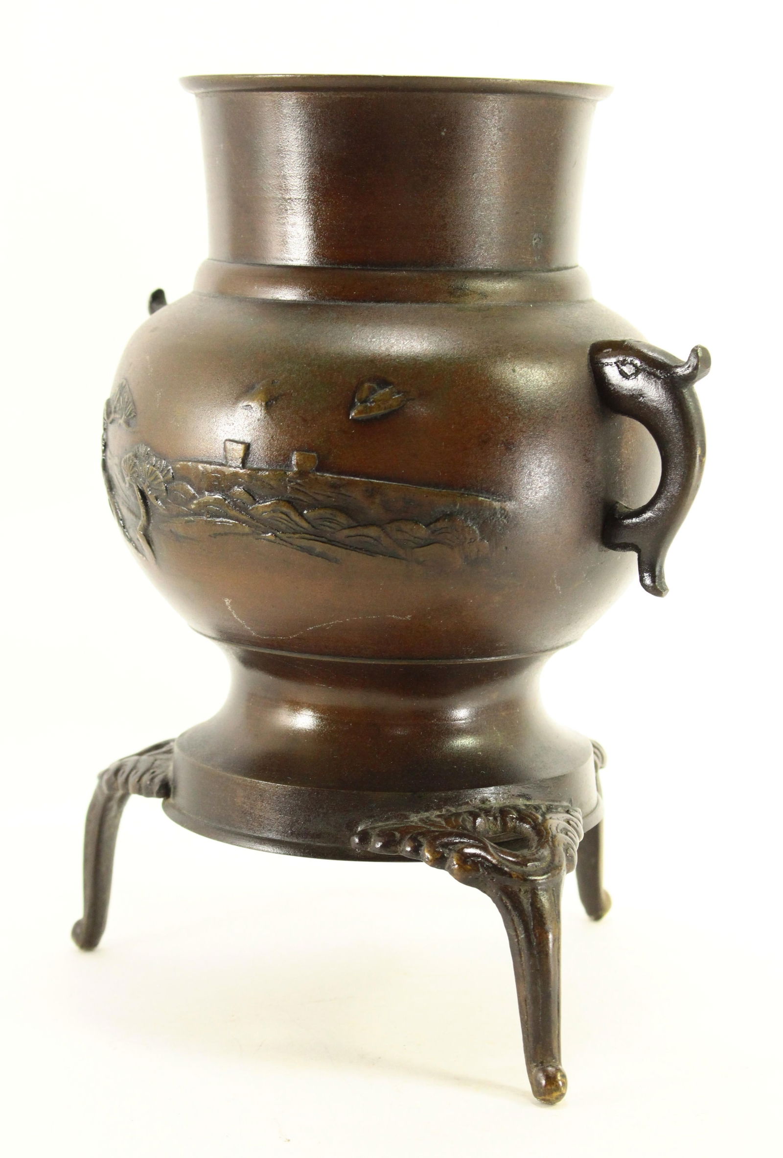 Early 20th Century Meiji Japanese Bronze Ikebana Usubata Vase on Tripod With Landscape - 3
