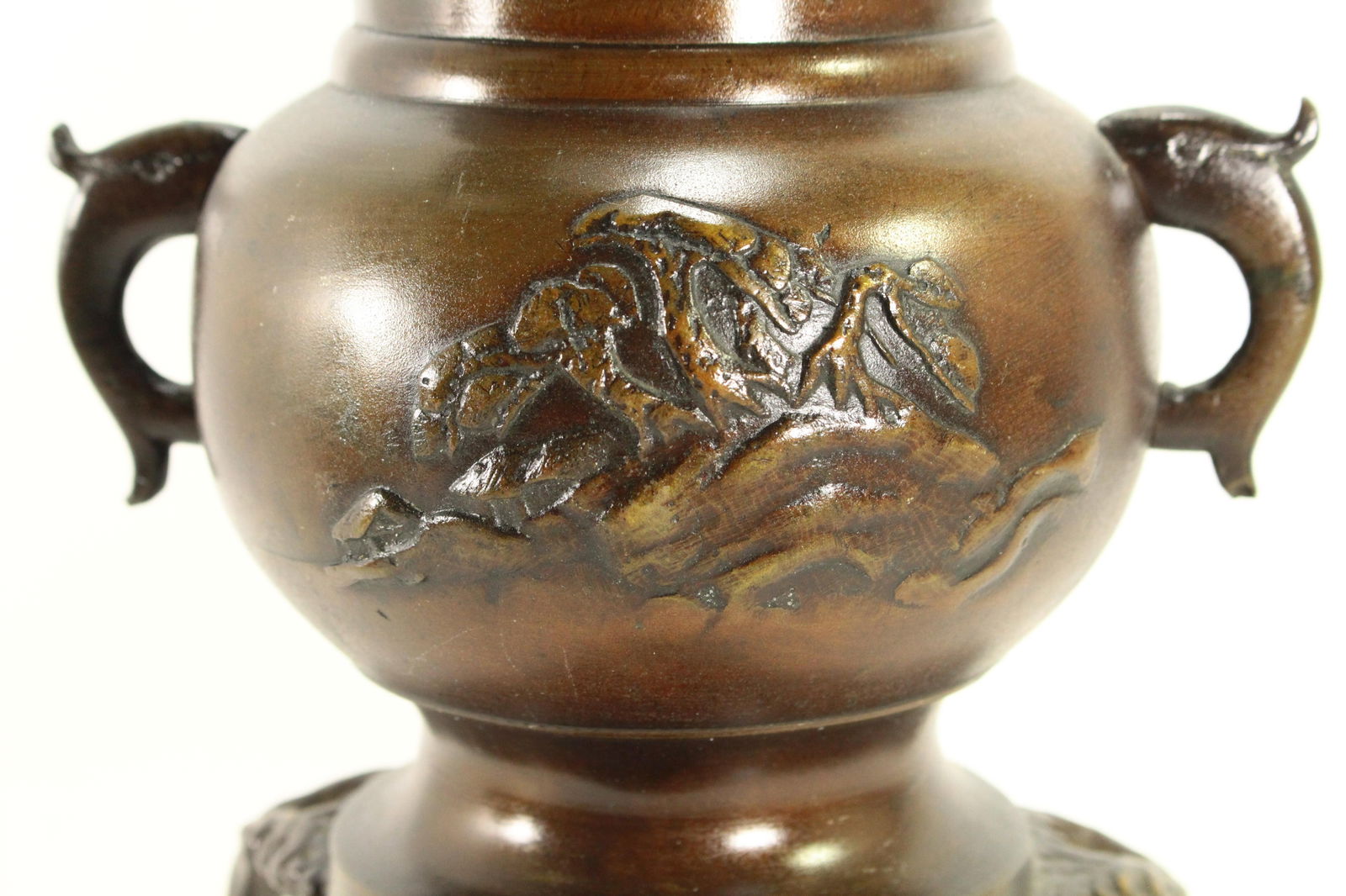 Early 20th Century Meiji Japanese Bronze Ikebana Usubata Vase on Tripod With Landscape - 7