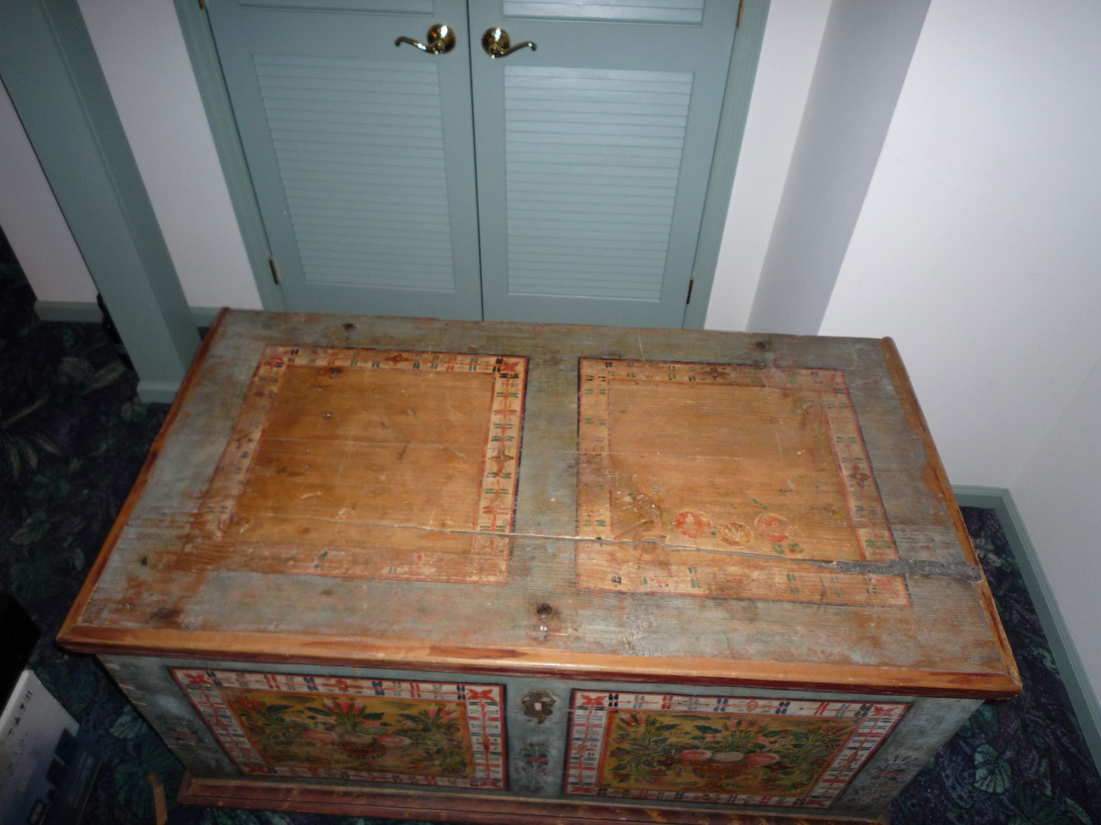 Blanket Chest Circa 1790-1810 - 6
