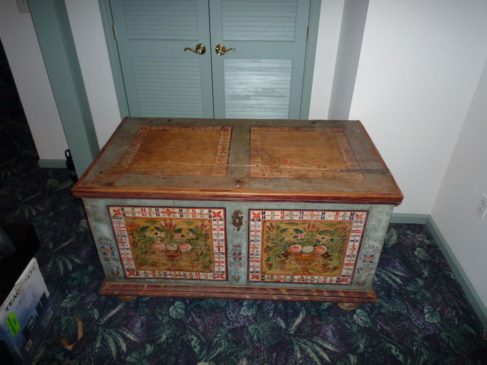 Blanket Chest Circa 1790-1810 - 9