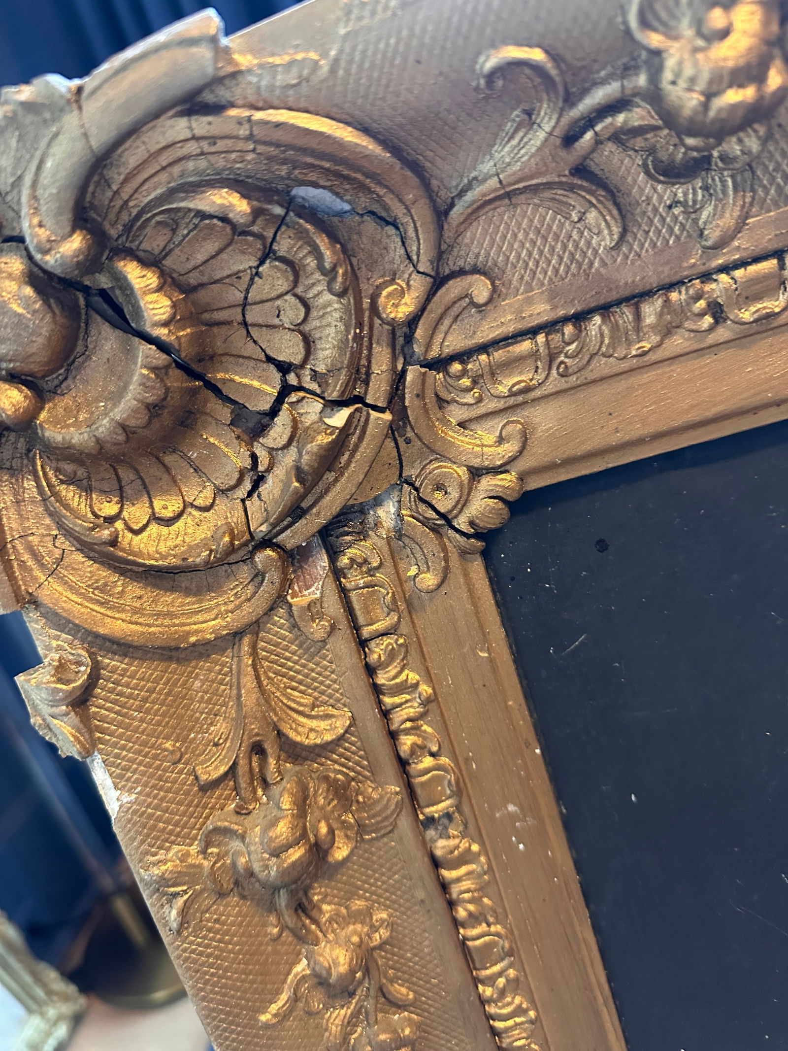 Large 19th-Century Portrait of a Gentleman in Ornate Gilt Frame - 4