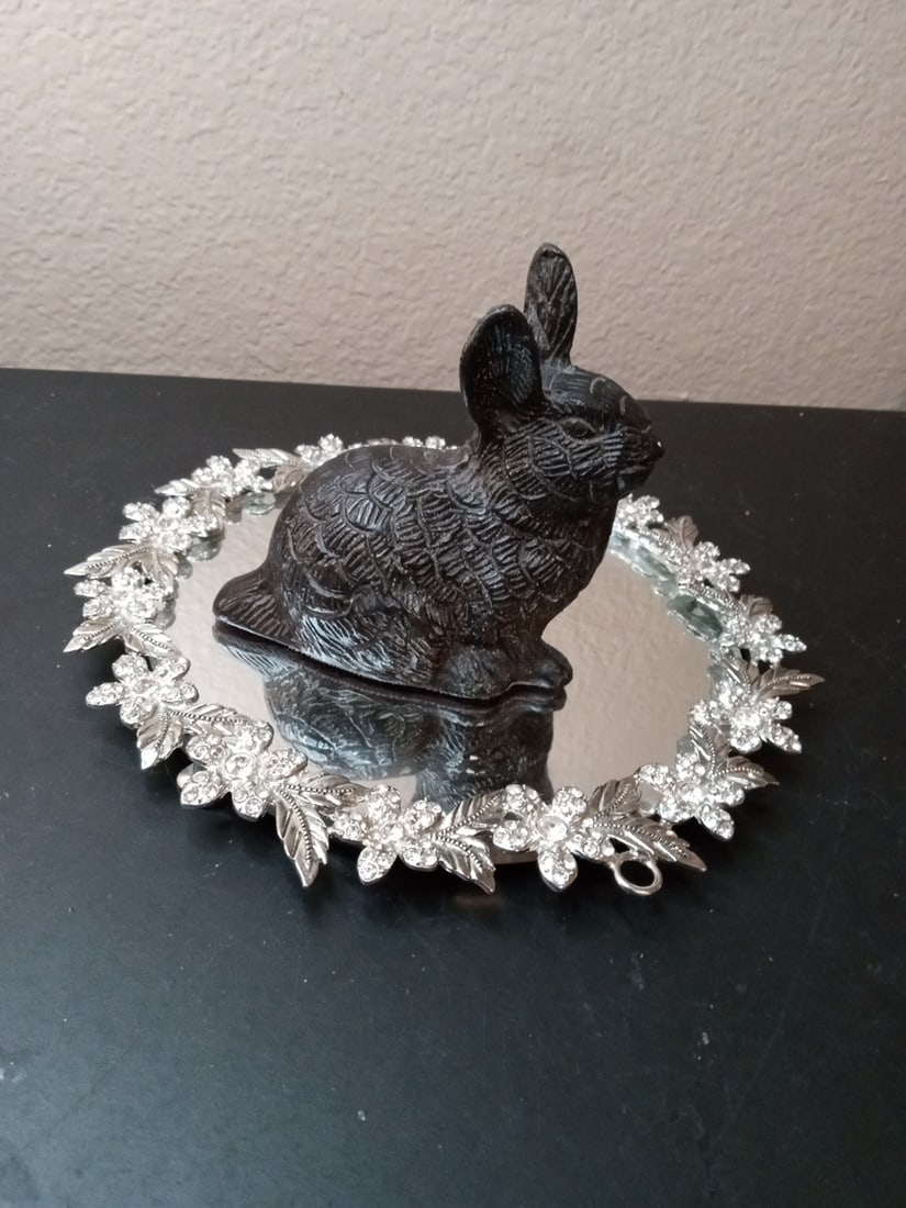 1980s Solid Bronze Bunny Figurine - 3