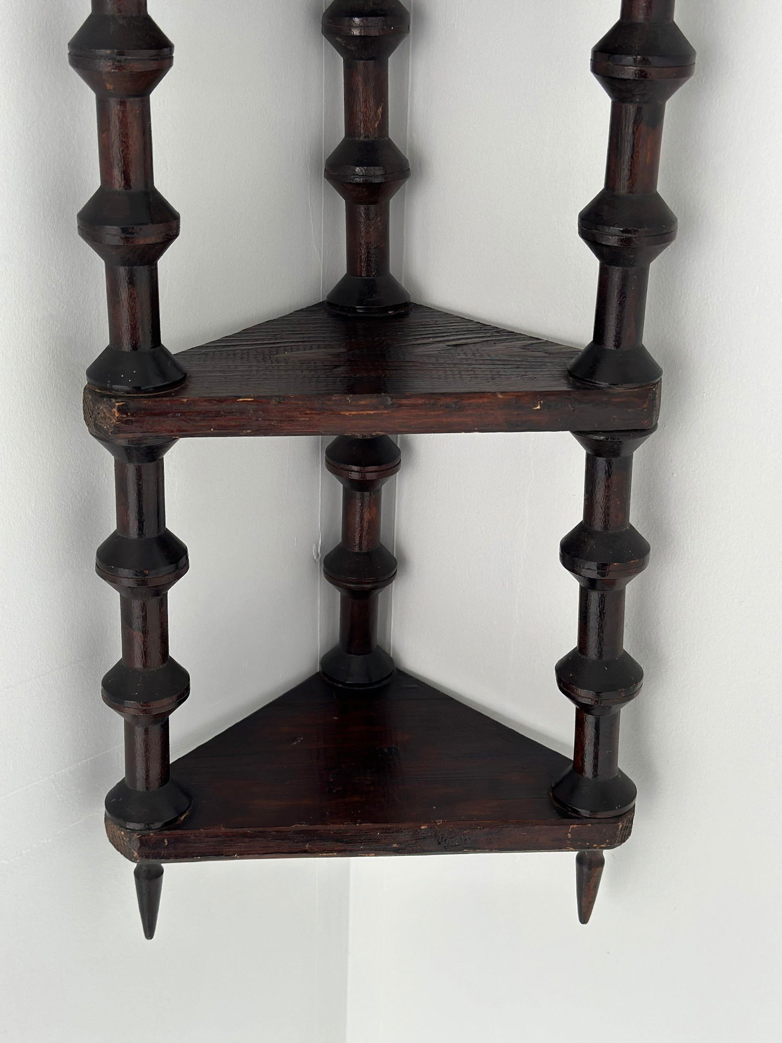 Vintage Folk Art Spool Corner Shelf, Circa Early 20th Century - 6