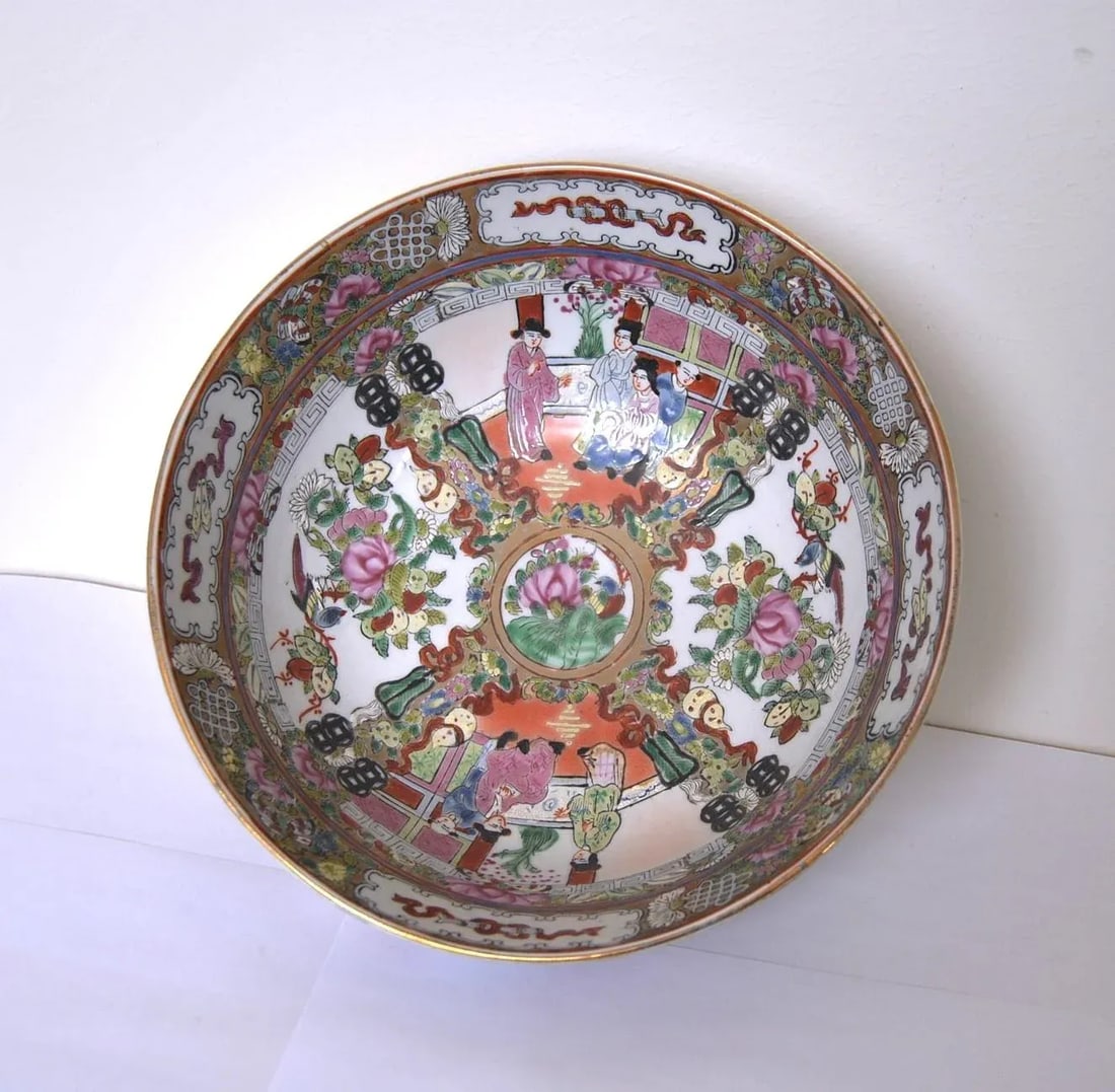 Late 19th Century Cantonese Famille Rose Punch Bowl With Qianlong Reign Mark - 5