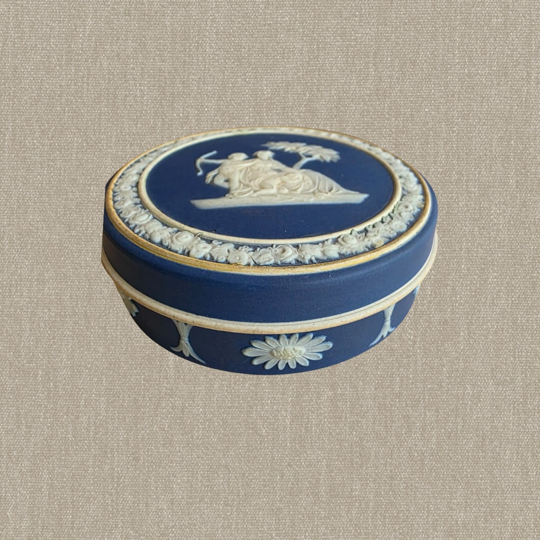 Early 20th Century Antique Wedgwood Jasperware Round Trinket Box With Lid - 2