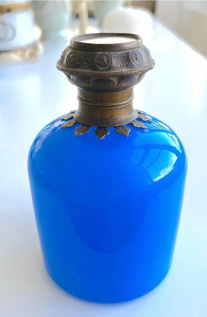 Antique French Blue Opaline Perfume Scent Bottle With Miniature Louvre Painting, Circa 1850, Perfume - 11