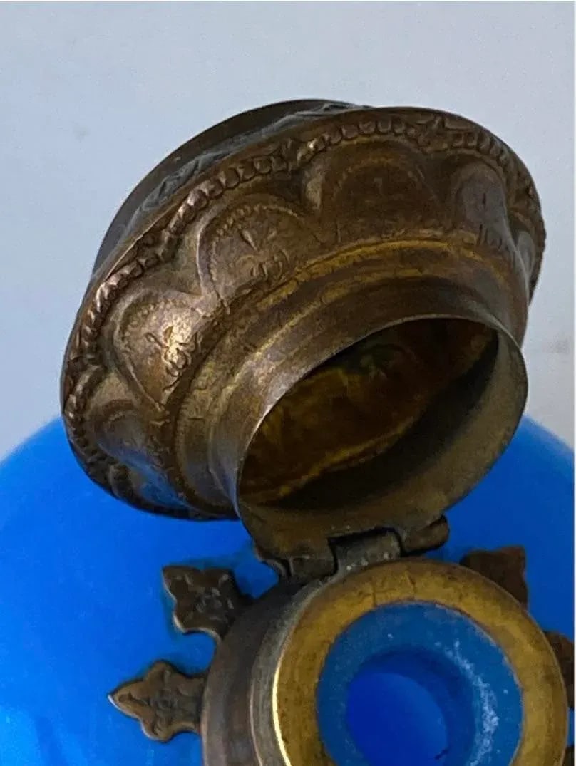 Antique French Blue Opaline Perfume Scent Bottle With Miniature Louvre Painting, Circa 1850, Perfume - 4