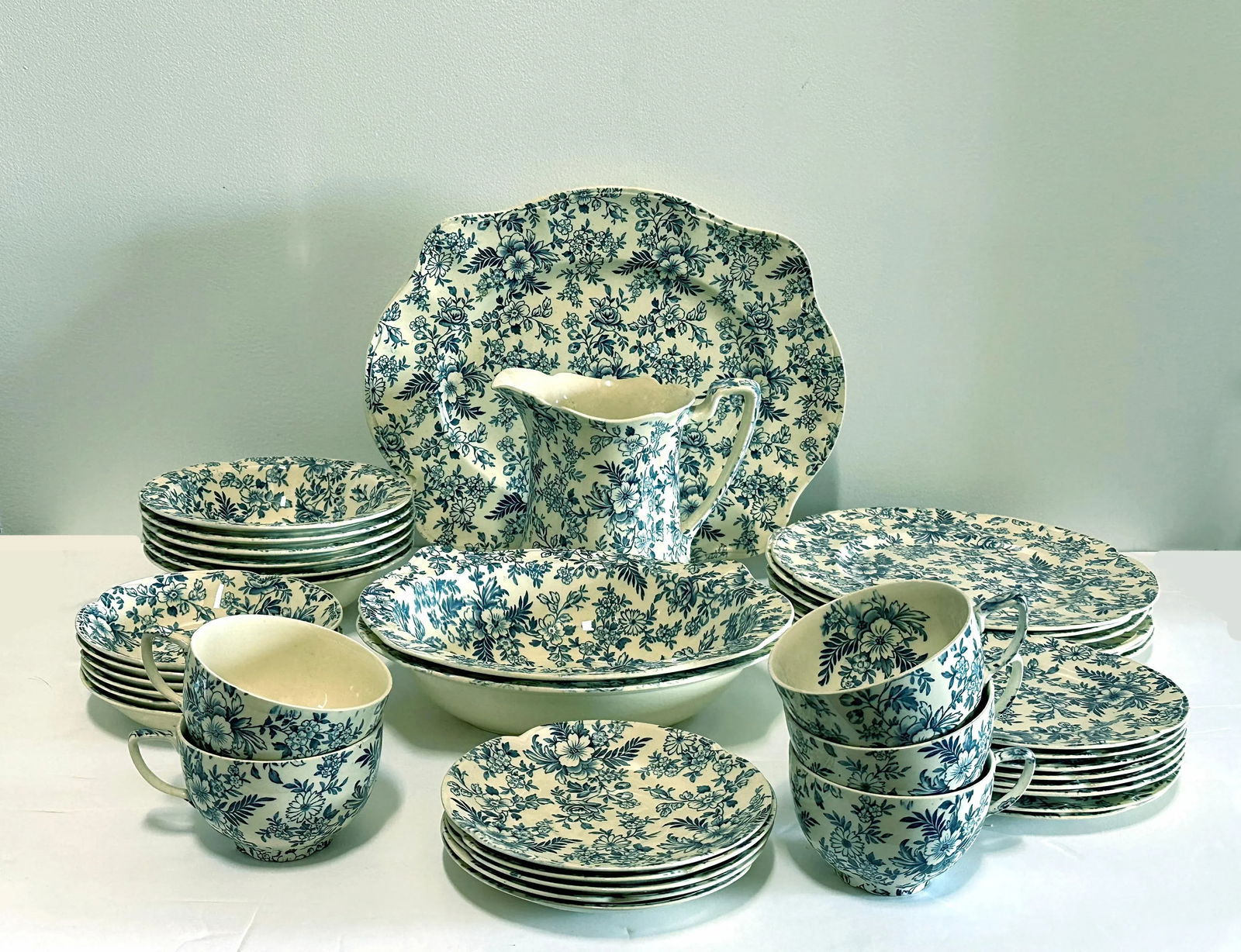 19th Century Johnson Brothers 40 Pieces Blue and White Victorian Chintz - 5