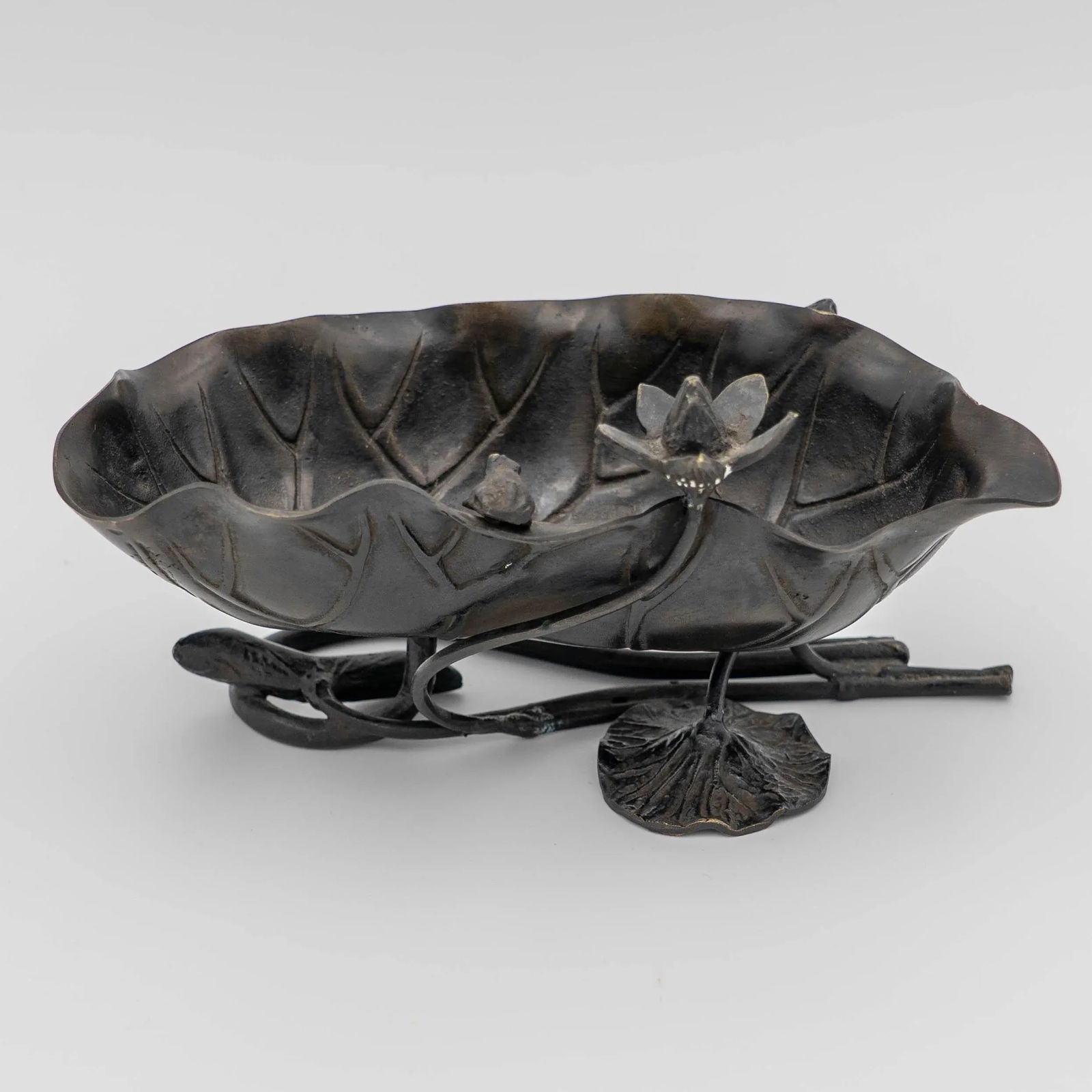 Early 1900s Japanese Bronze Lily Pad Shaped Dish - 2