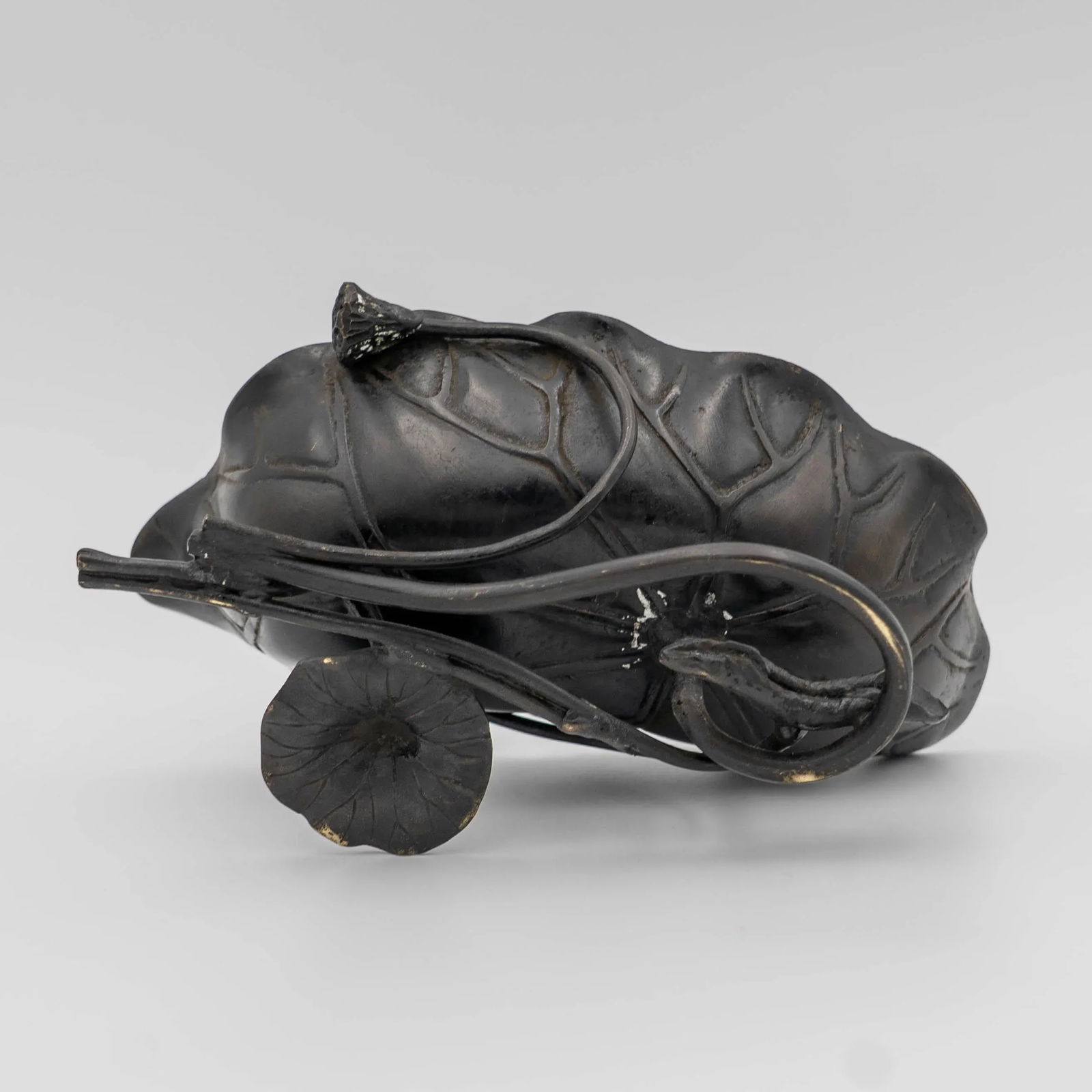 Early 1900s Japanese Bronze Lily Pad Shaped Dish - 6