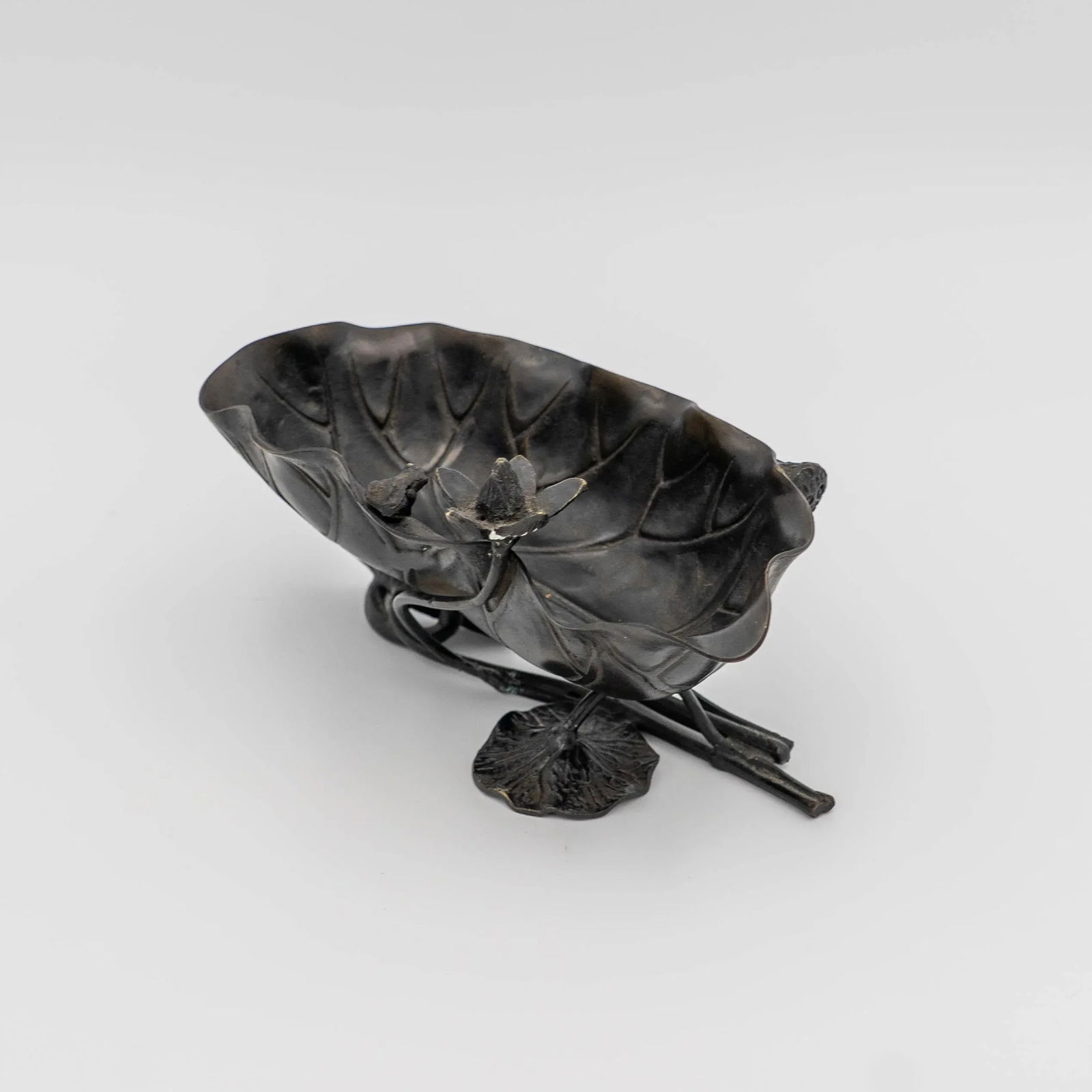 Early 1900s Japanese Bronze Lily Pad Shaped Dish - 8