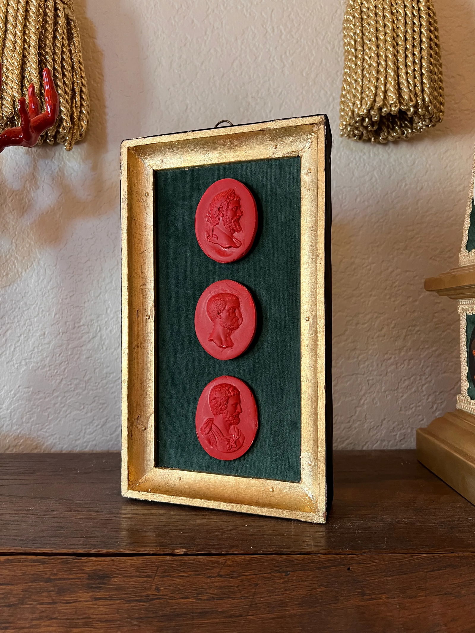 Classical Georgian Inspired Red Cast Emperor Profile Set on the Green Velvet & Gilt Frame - 2