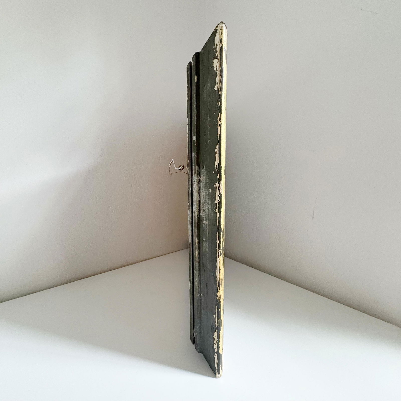 1930's Landscape Painting in Distressed Frame, Antique Acrylic Mountain and Lake Landscape - 9