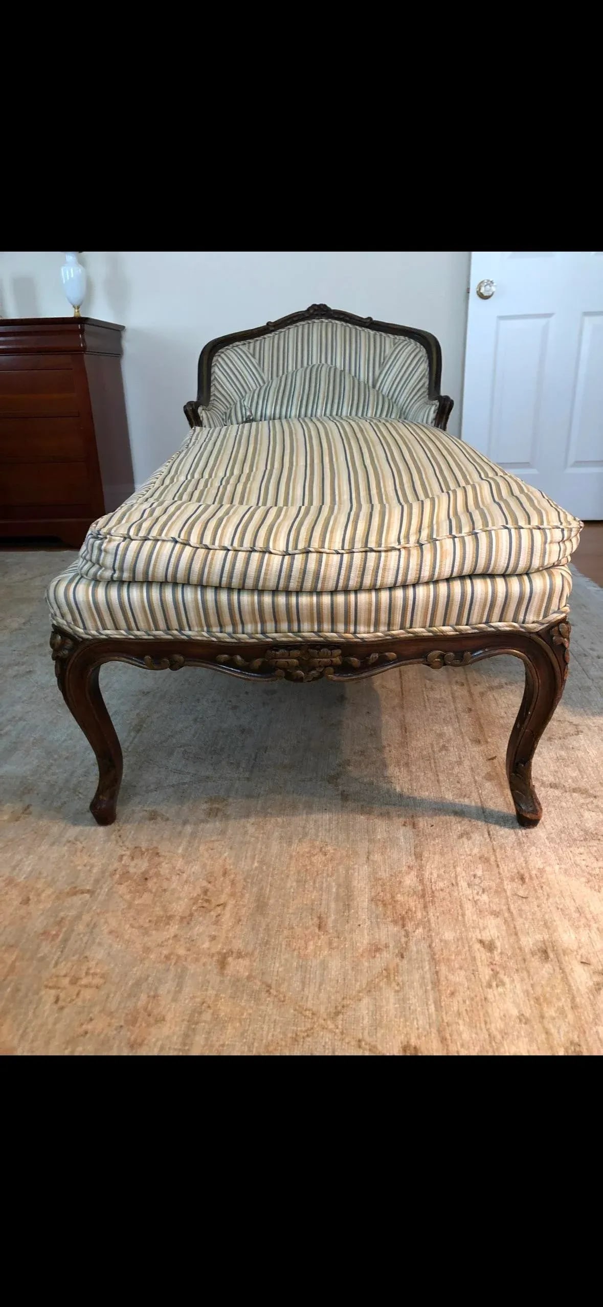 Mid 20th Century French Louis XV Style Chaise Lounge - 4