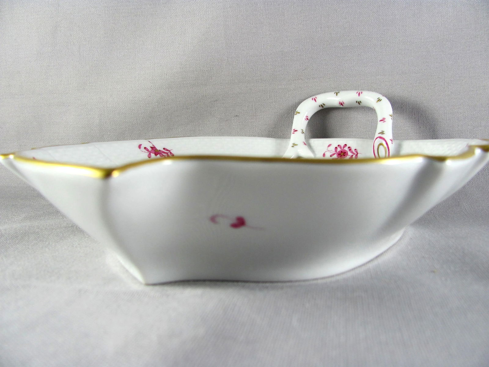 9-3/8" Herend Chinese Bouquet Raspberry Handled Leaf Dish Bowl - 2