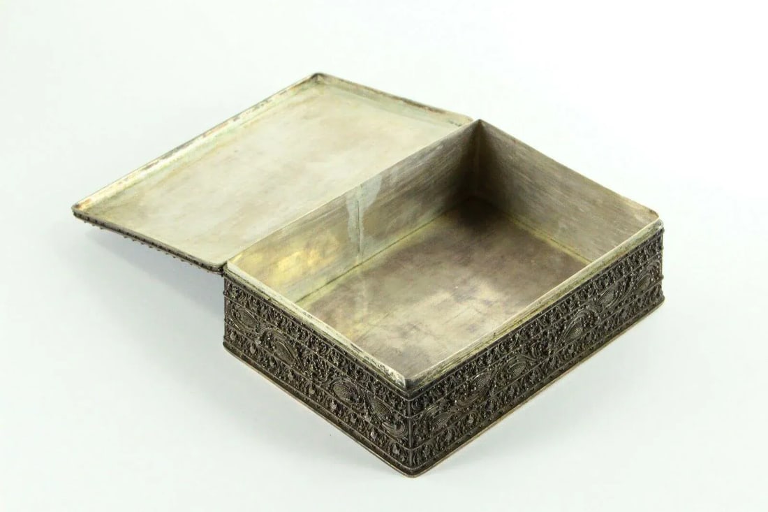 Early 20th Century Balinese Sterling Silver Filigree & Stones Trinket Box - 6