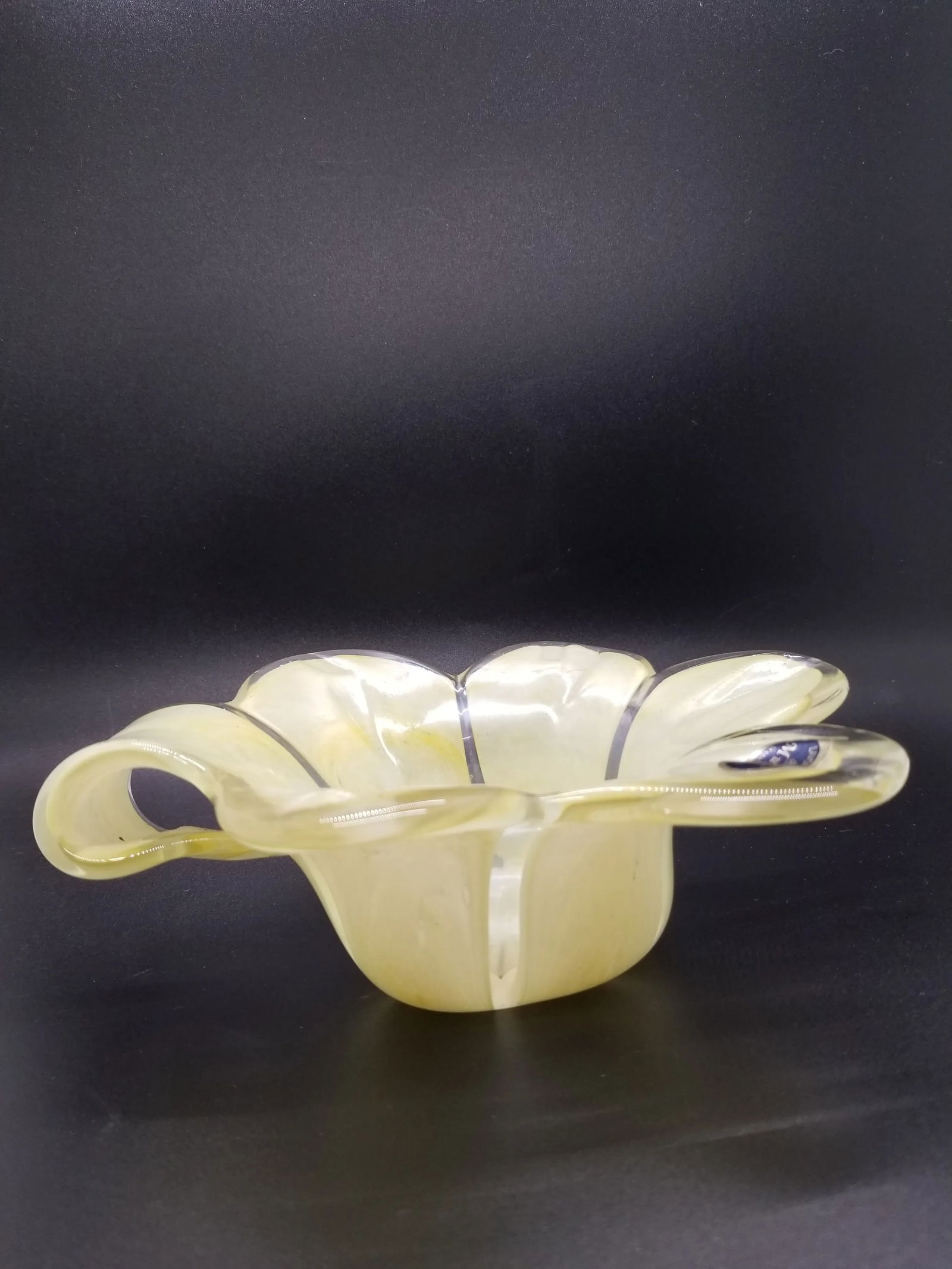Lavorazione Arte Murano Pale Yellow Italian Glass Petal Dish - 2