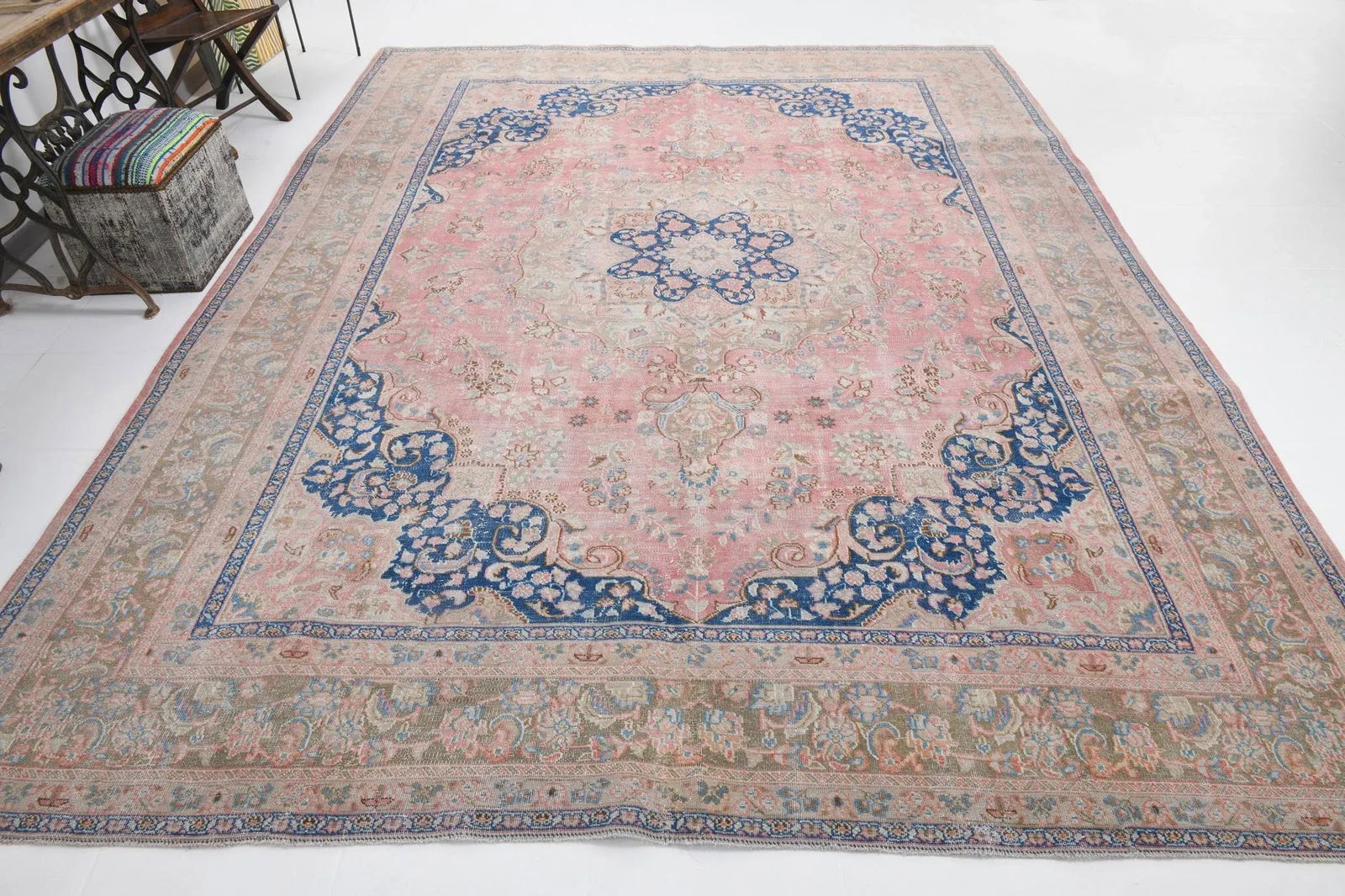 Vintage Pastel Light Pink Floral Design Rug - 2