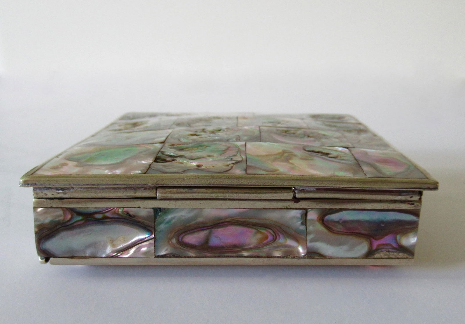 Vintage C.1960's Mexican Taxco Signed Silver Plate Trim & Abalone Emblazoned Lidded Keepsake Box. - 12