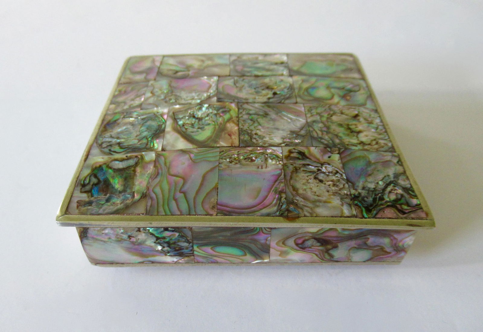 Vintage C.1960's Mexican Taxco Signed Silver Plate Trim & Abalone Emblazoned Lidded Keepsake Box. - 2