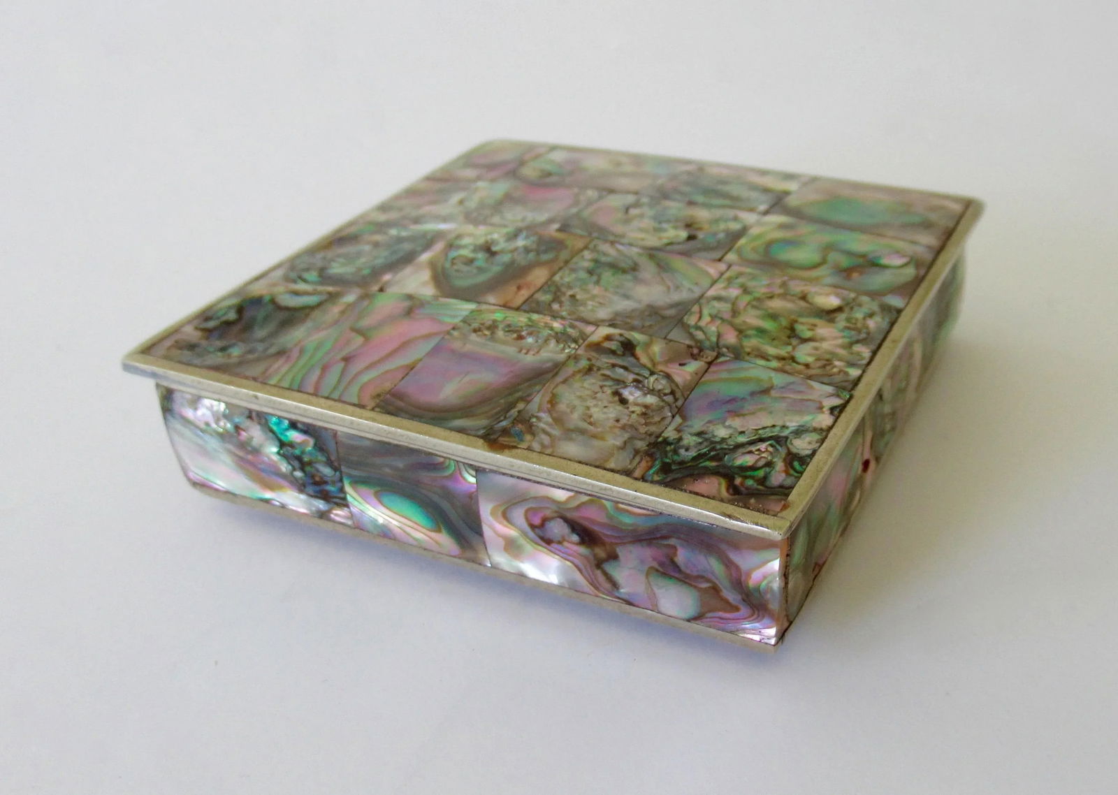 Vintage C.1960's Mexican Taxco Signed Silver Plate Trim & Abalone Emblazoned Lidded Keepsake Box. - 3