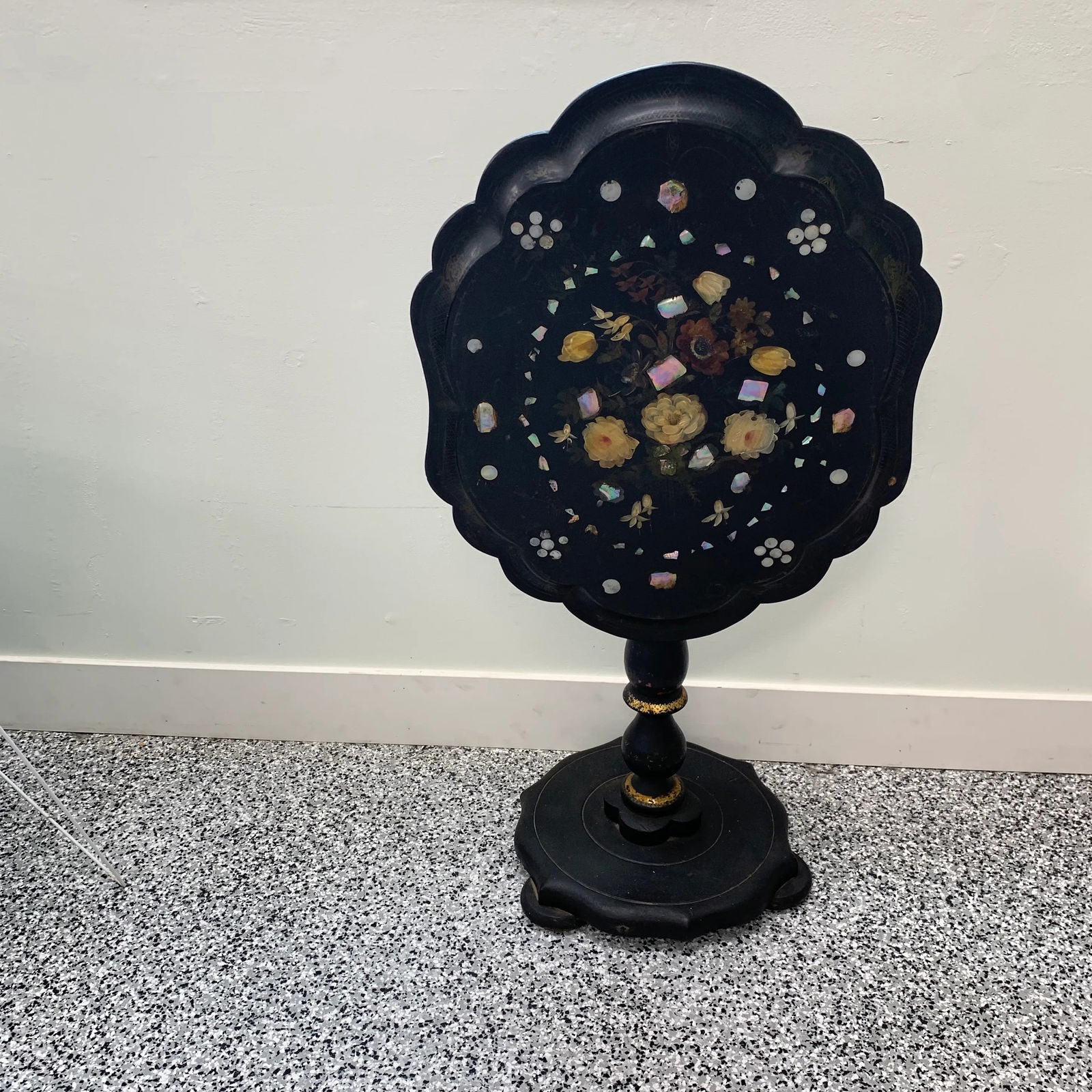 Mid 19th Century English Antique Japponed Tilt Top Table Inlaid With Mother of Pearl - 2