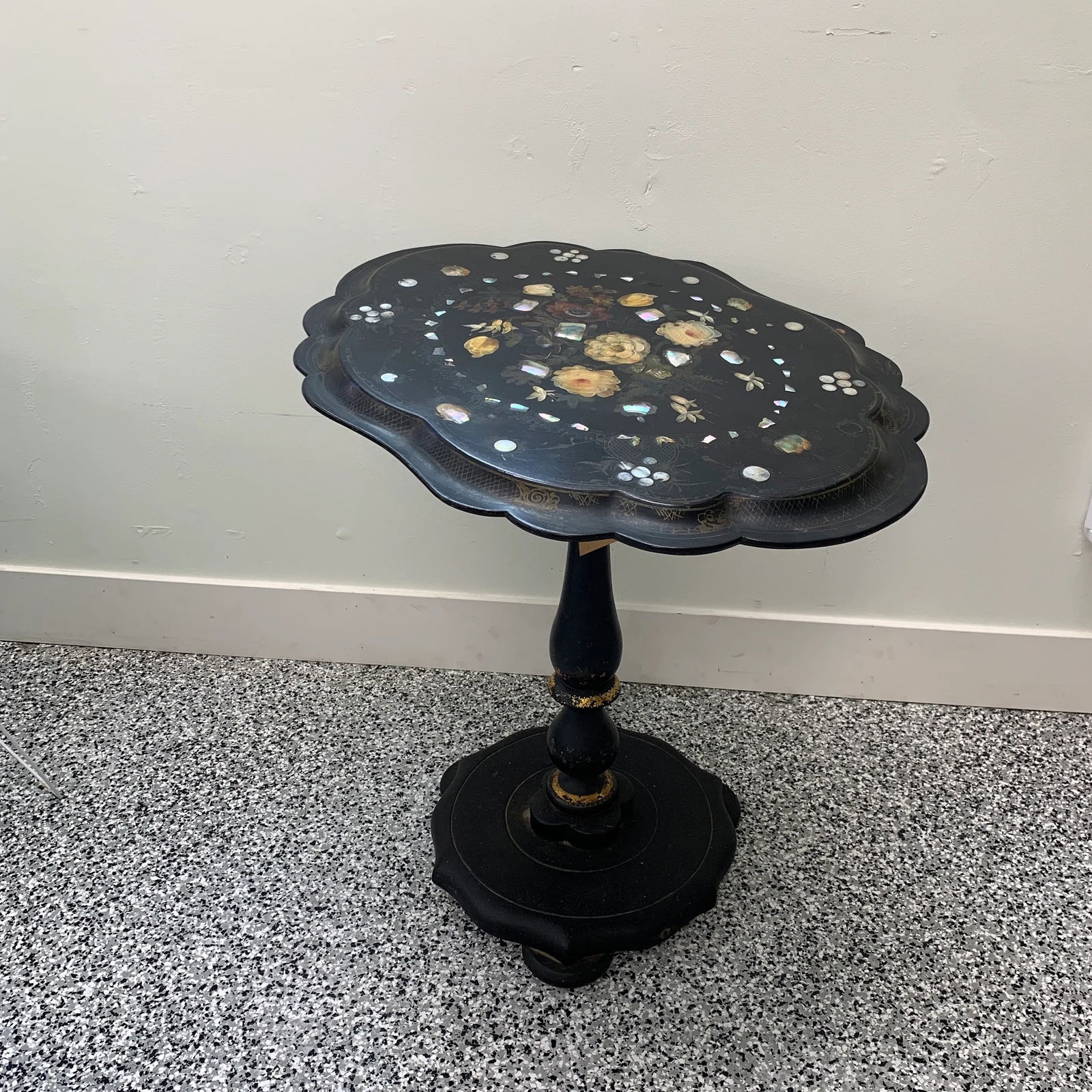 Mid 19th Century English Antique Japponed Tilt Top Table Inlaid With Mother of Pearl - 3