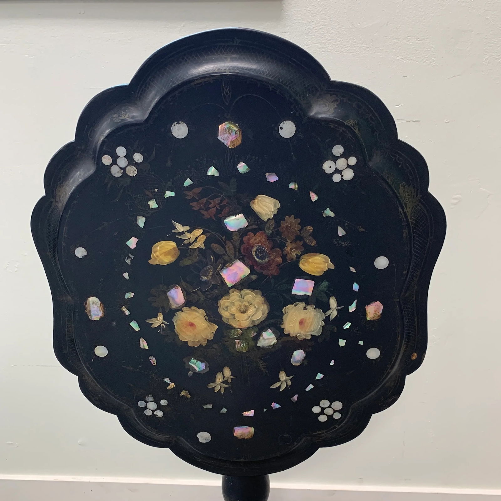 Mid 19th Century English Antique Japponed Tilt Top Table Inlaid With Mother of Pearl - 4