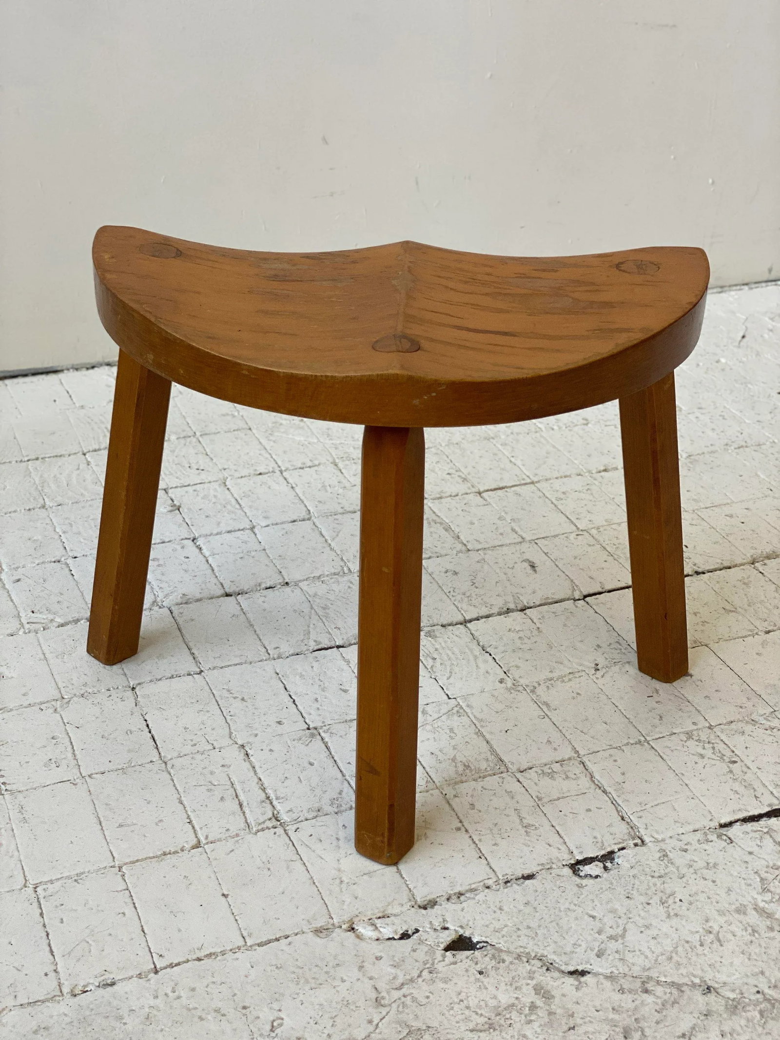 Vintage Maple Half-Circle Tripod Stool, Circa 1950s - 11