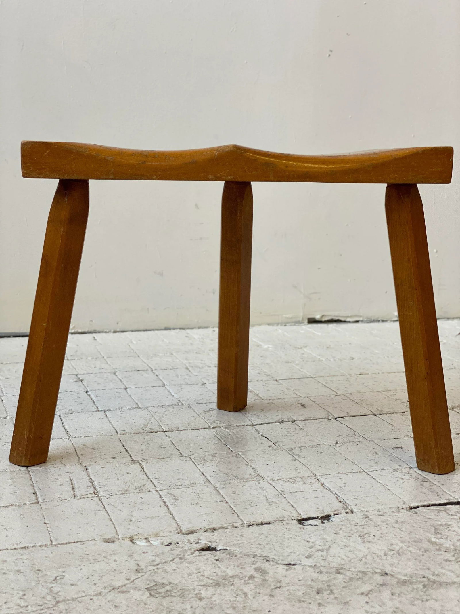 Vintage Maple Half-Circle Tripod Stool, Circa 1950s - 4
