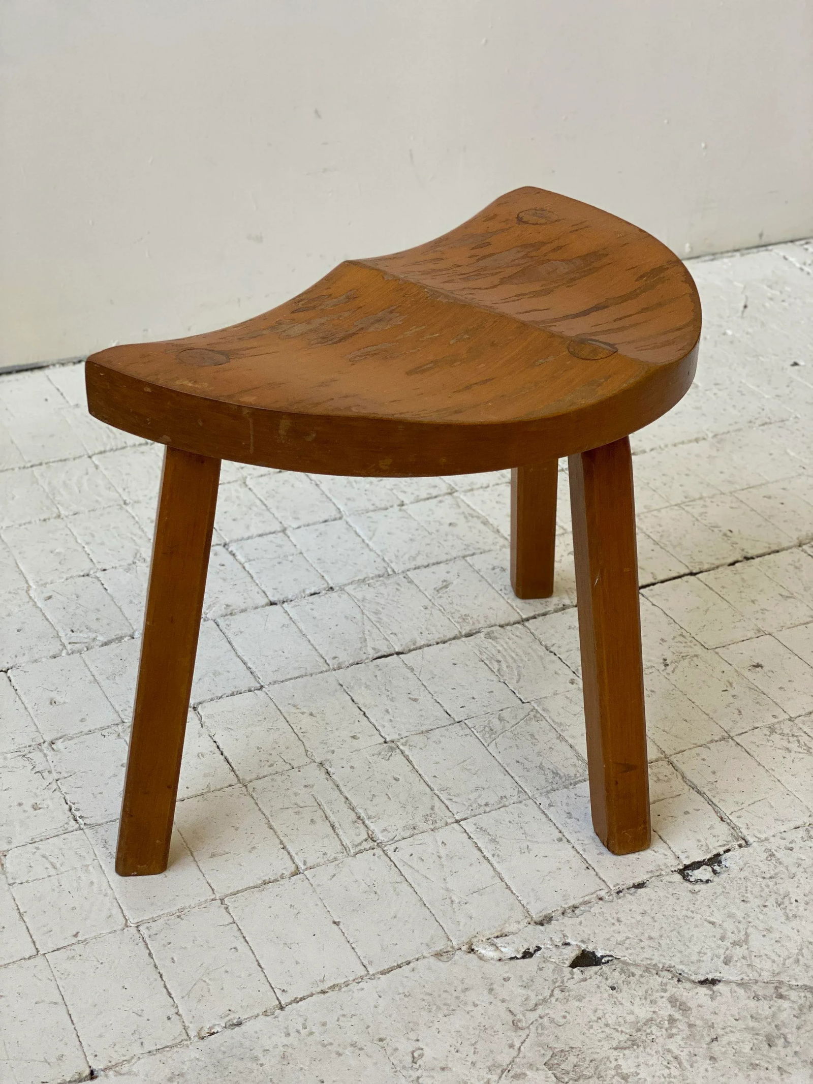 Vintage Maple Half-Circle Tripod Stool, Circa 1950s - 9