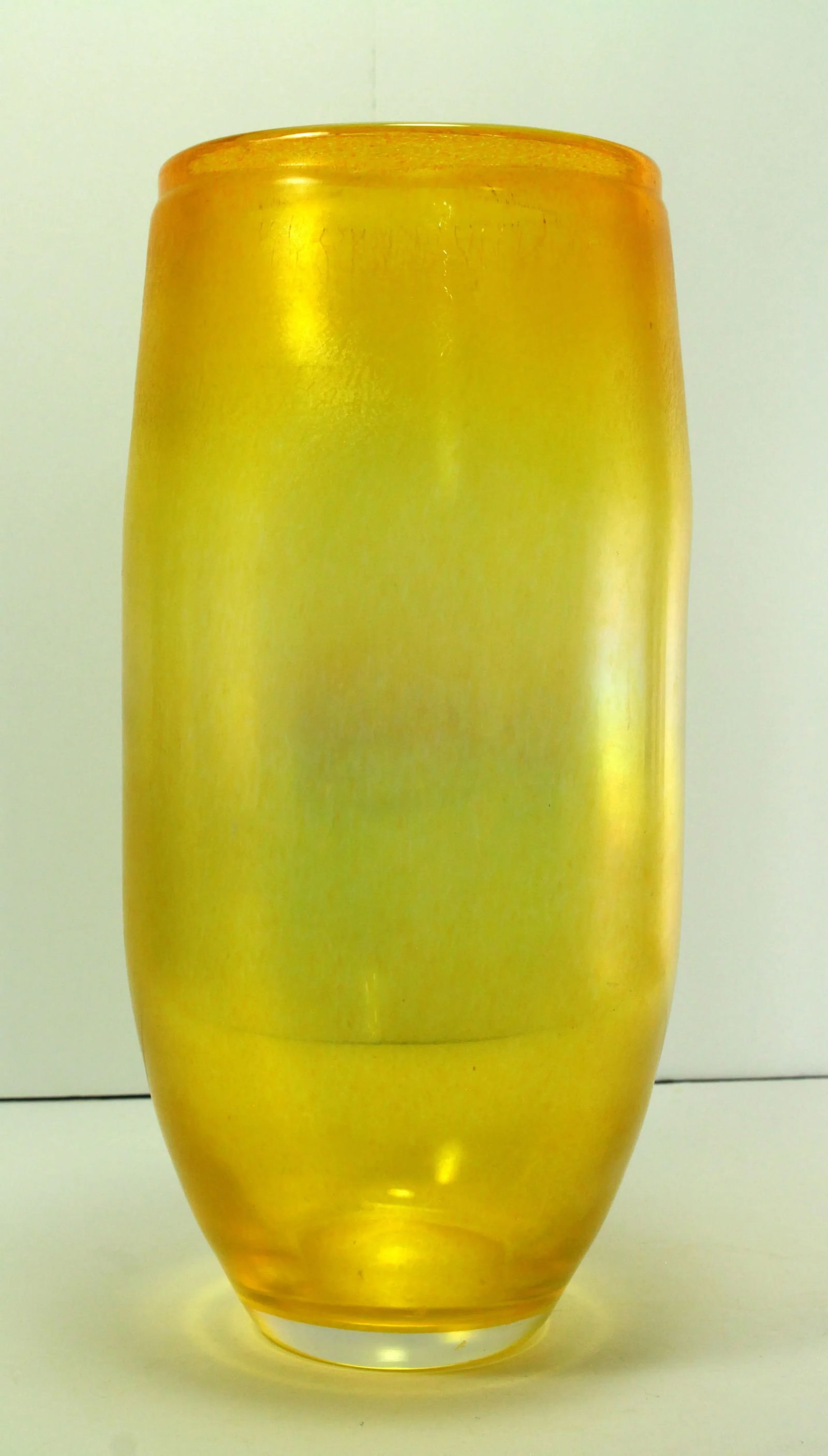 Early 20th Century Iridescent Yellow Aurene / Favrile Art Glass Vase, Free Blown - 2