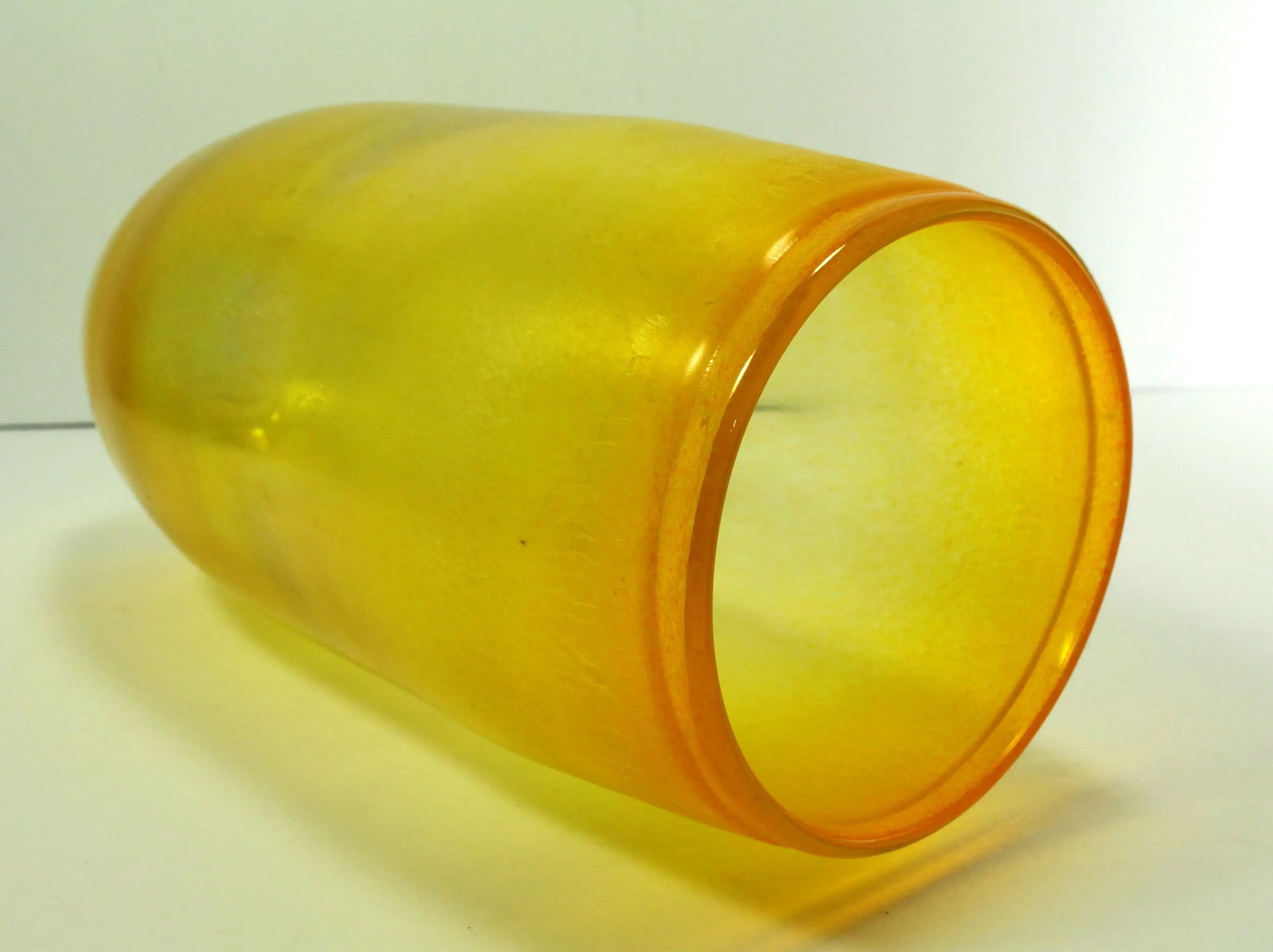 Early 20th Century Iridescent Yellow Aurene / Favrile Art Glass Vase, Free Blown - 3