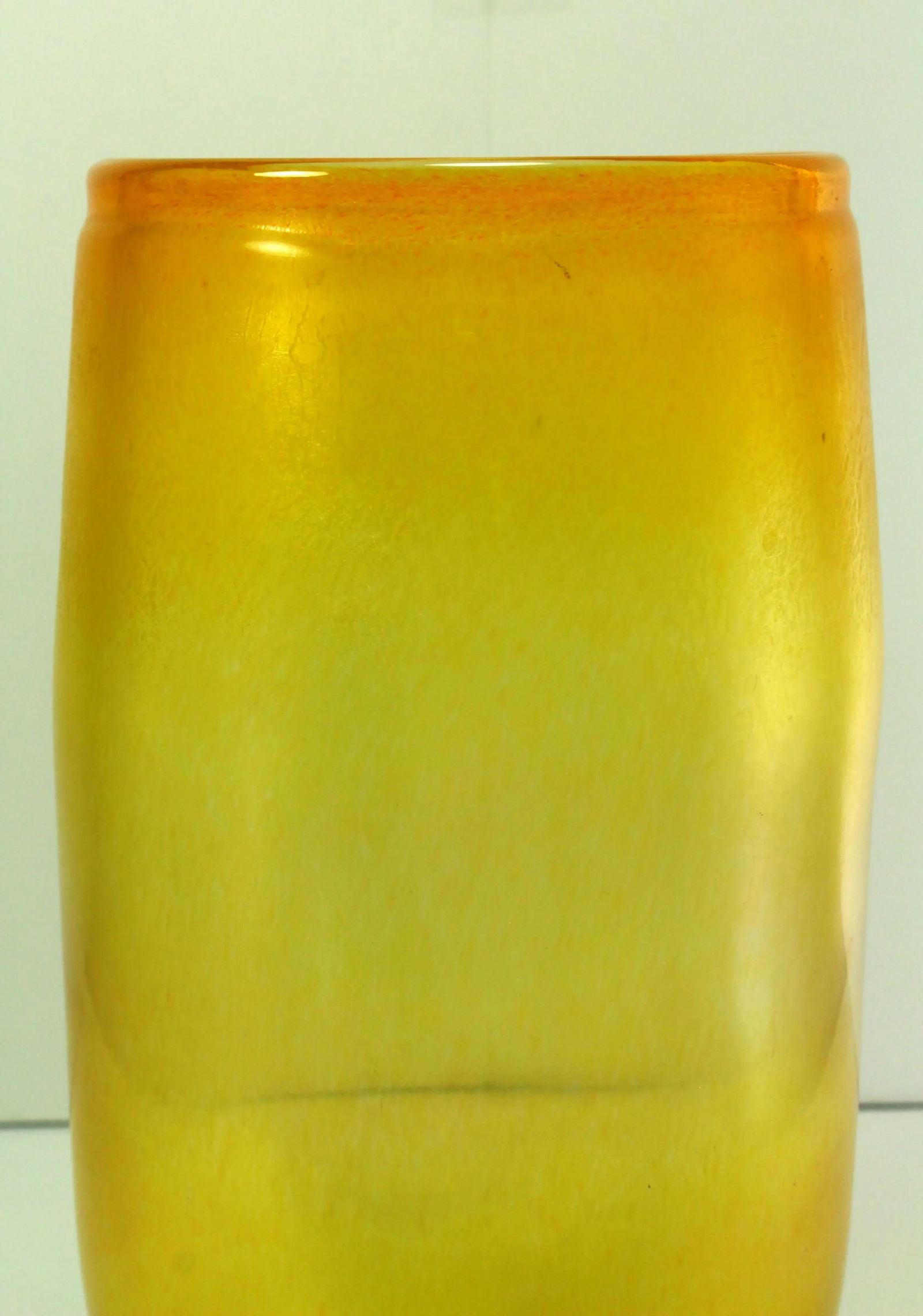 Early 20th Century Iridescent Yellow Aurene / Favrile Art Glass Vase, Free Blown - 4