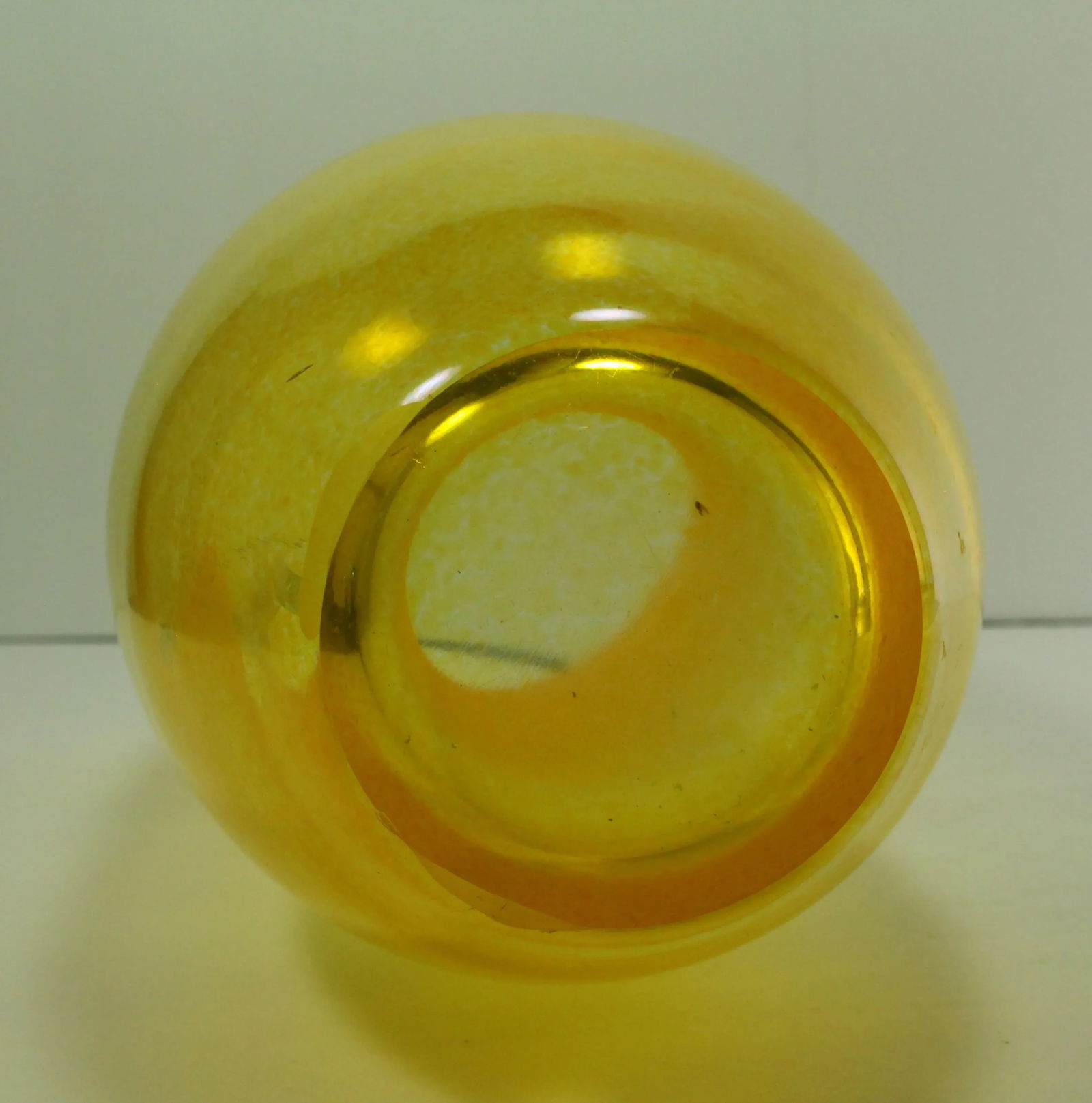 Early 20th Century Iridescent Yellow Aurene / Favrile Art Glass Vase, Free Blown - 9