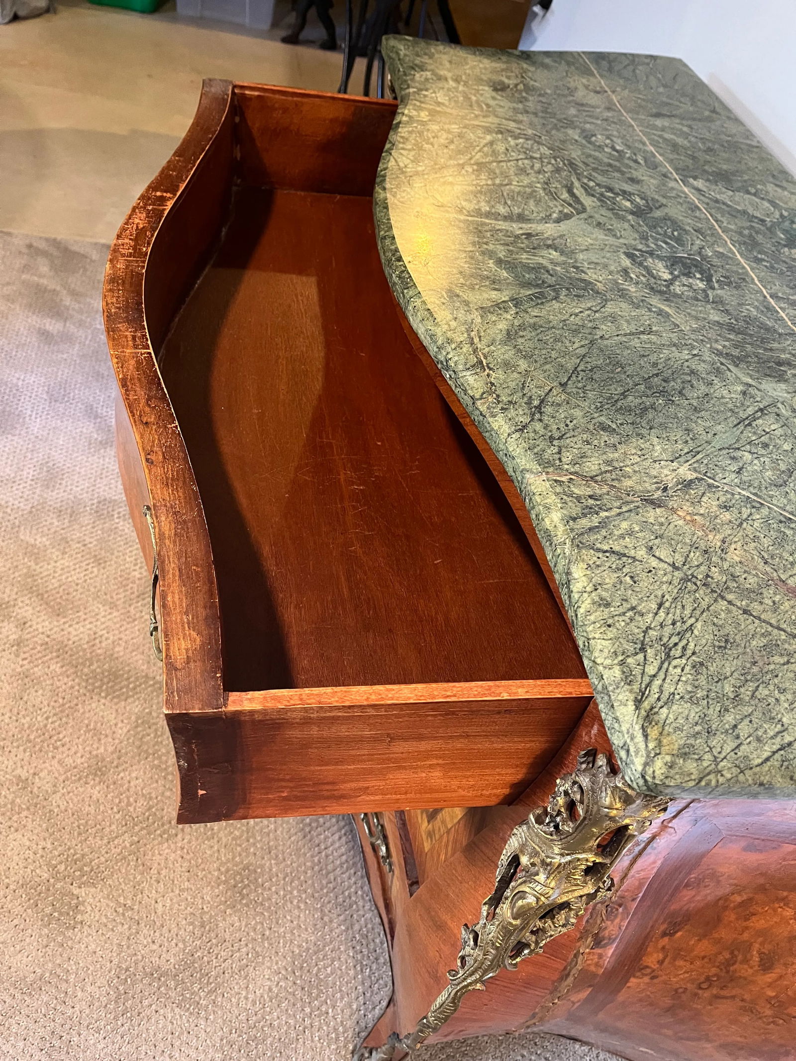 Early 20th Century Louis XV Style Inlaid Mahogany Commode - 11